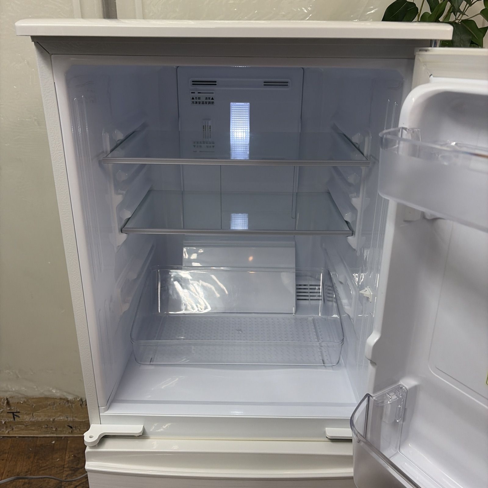 R404 ☀️ 名古屋市近郊配送設置無料！ SHARP / シャープ 冷蔵庫 (137L