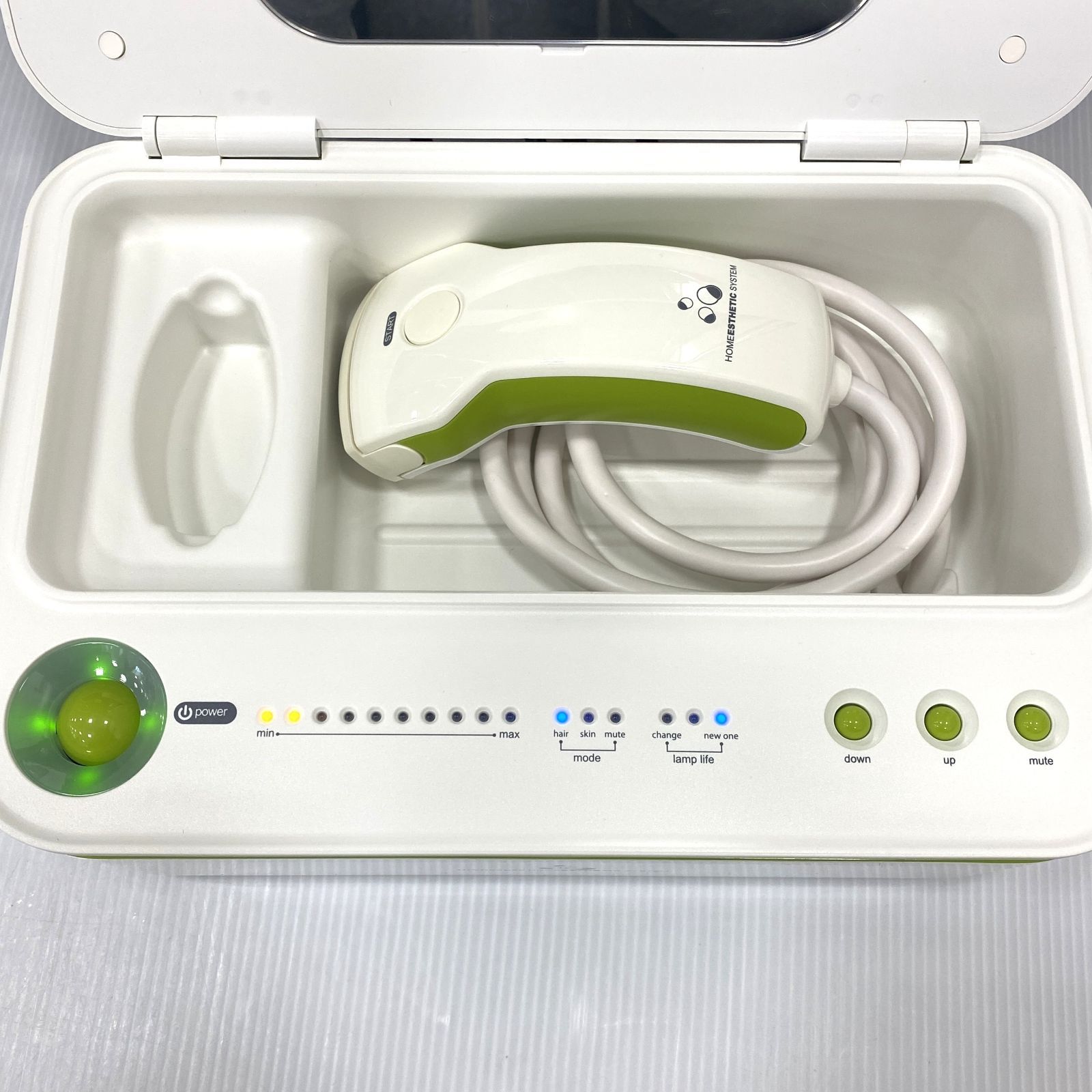 中古品】イーモリジュ フラッシュ式脱毛器 NIPL-1080 EmoReju ホワイト 
