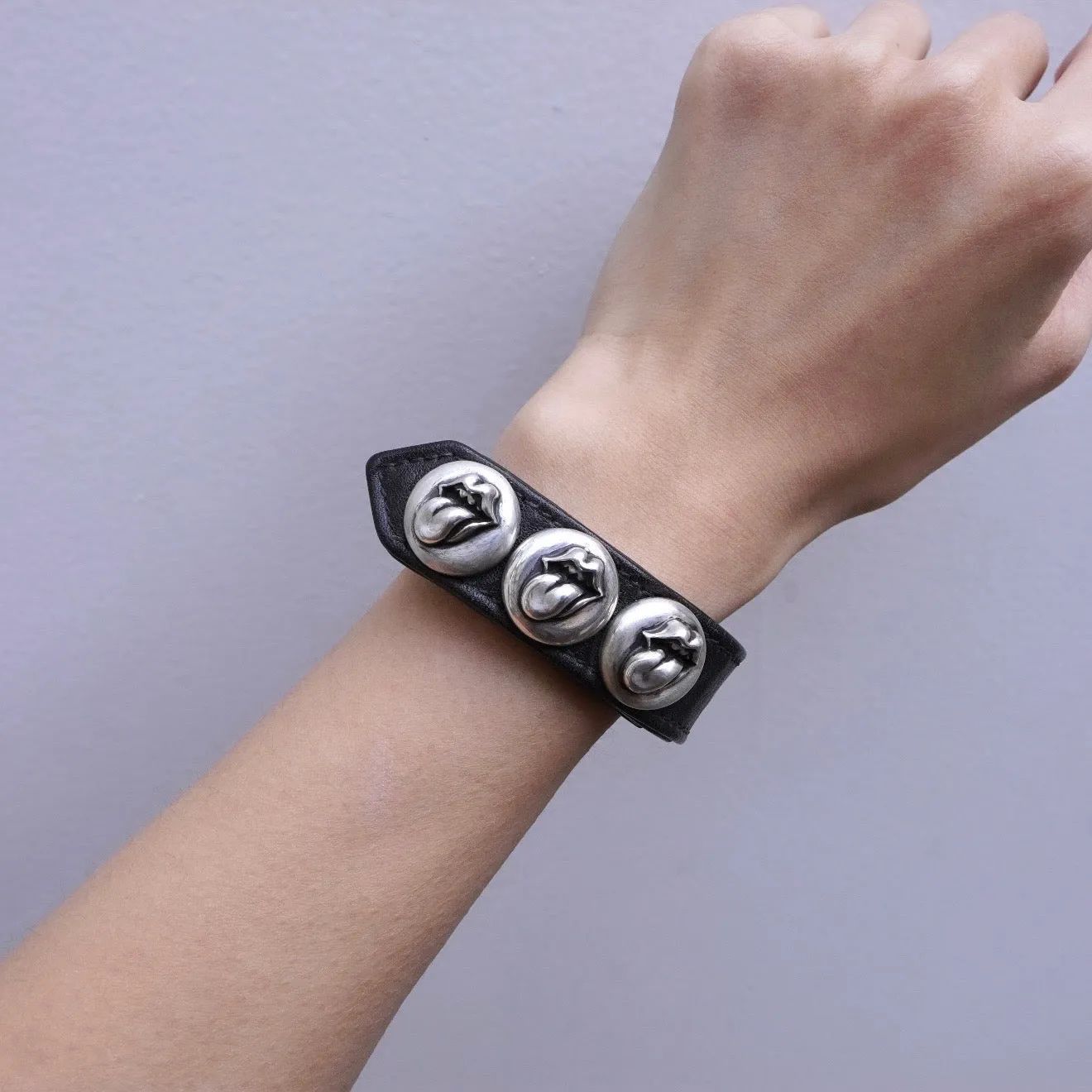 クロムハーツ LIP&TONGUE レザー ブレスレット バングル ブラック