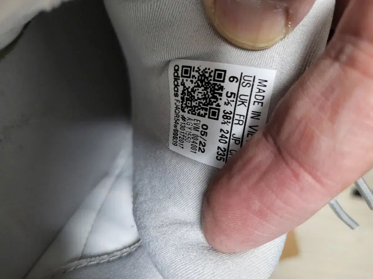 アディダス オーズノーヴァ