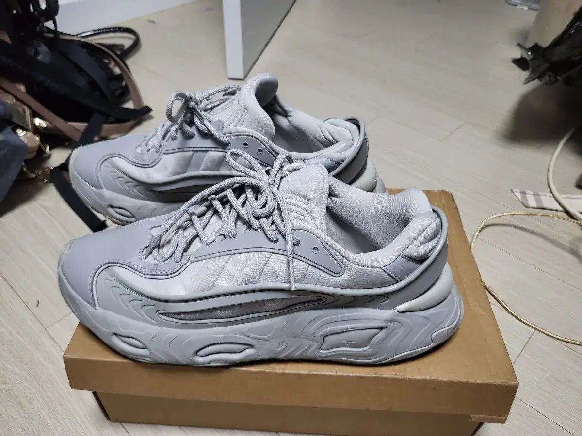 アディダス オーズあんさんぶるスターズ グレー 275 mm 状態良し