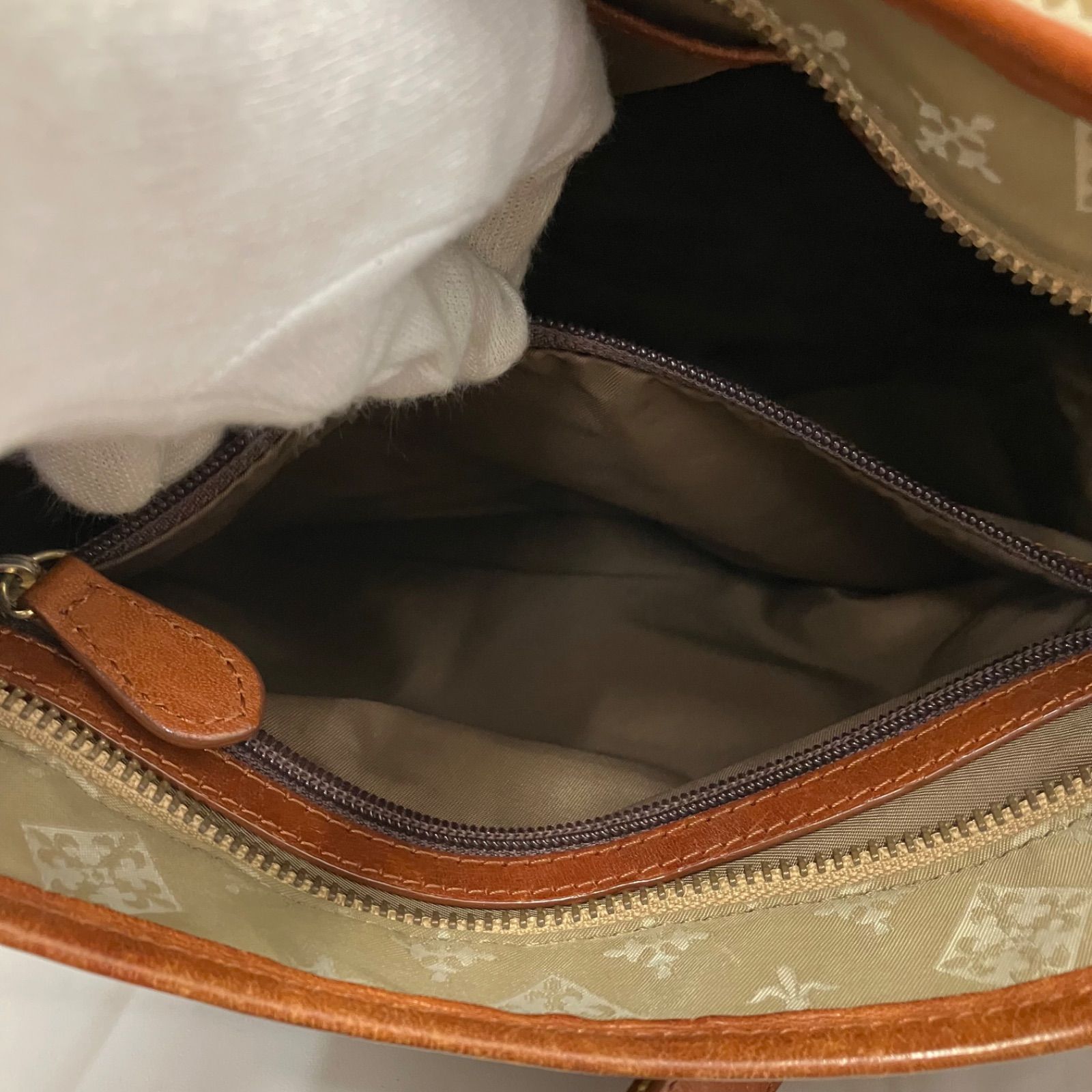 9084 russet ラシット ショルダーバッグ ベージュ ナイロン レザー 