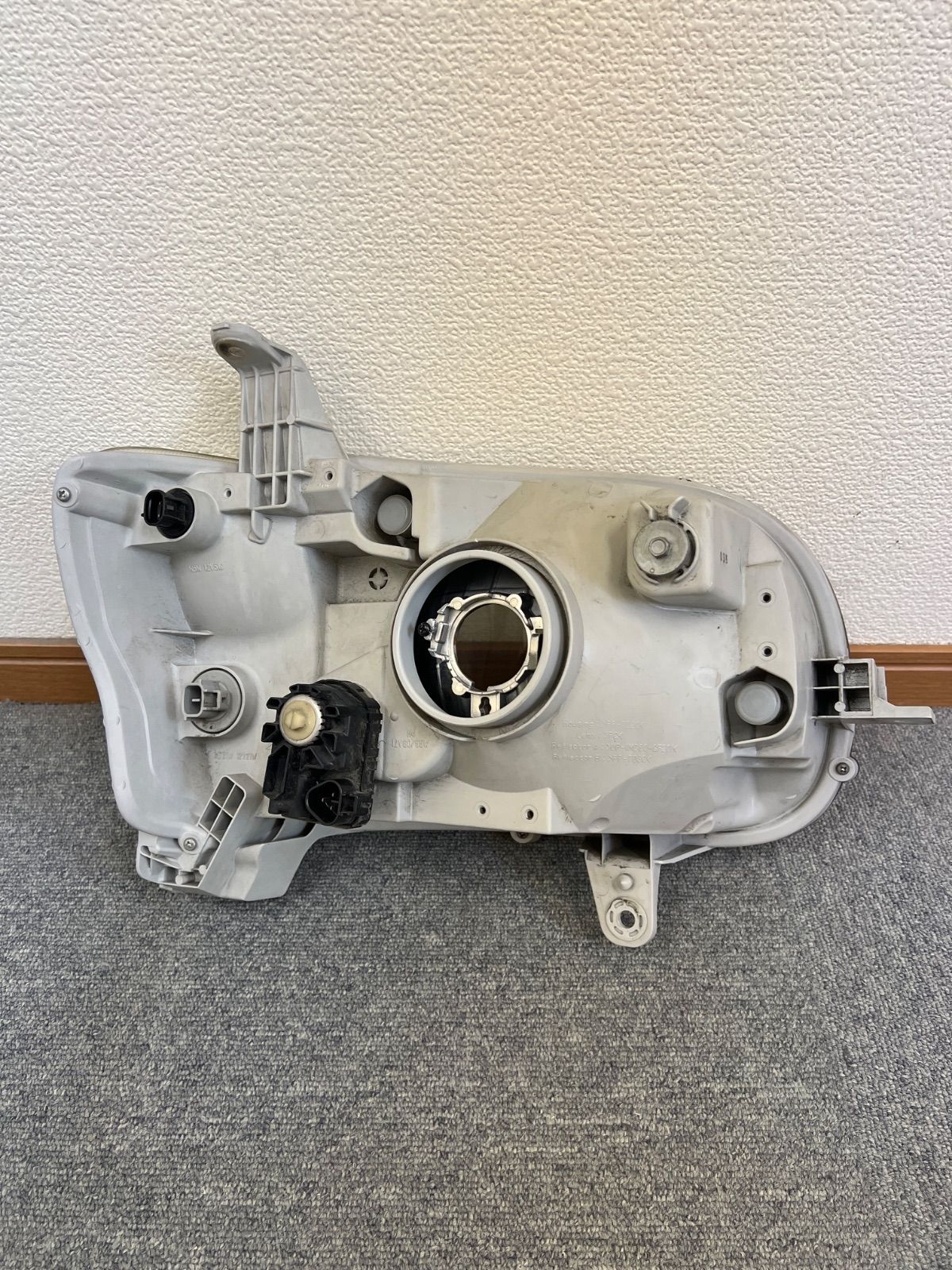DAIHATSUタント◆ハロゲン ヘッドライト左右◆KOITO100-51945 ダイハツ】タント L385S ヘッドライト左右 Koito100-51945 - メルカリ