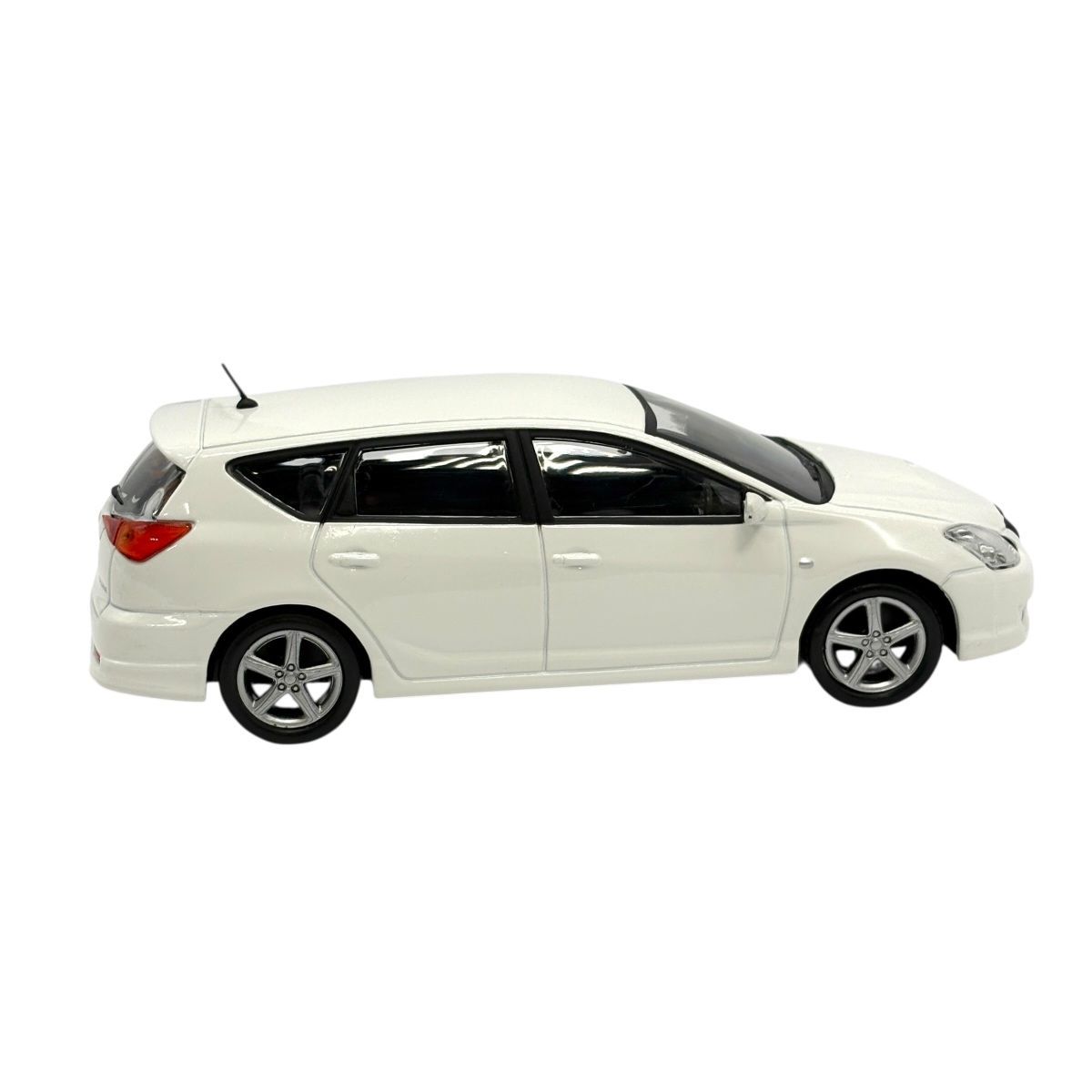 ♪0196 トヨタ カルディナ 1/24 スケール ミニカー ホワイト 中古