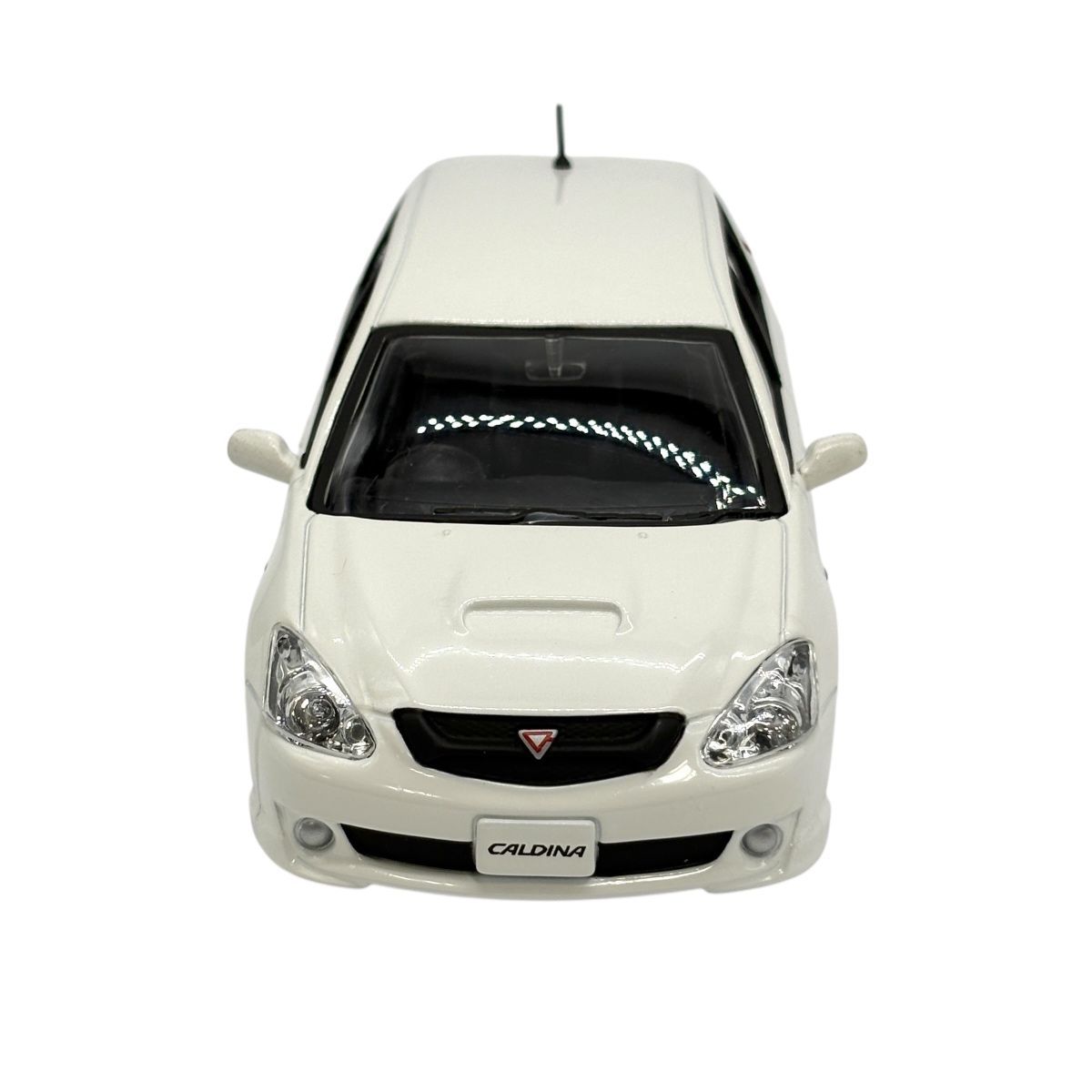 ♪0196 トヨタ カルディナ 1/24 スケール ミニカー ホワイト 中古