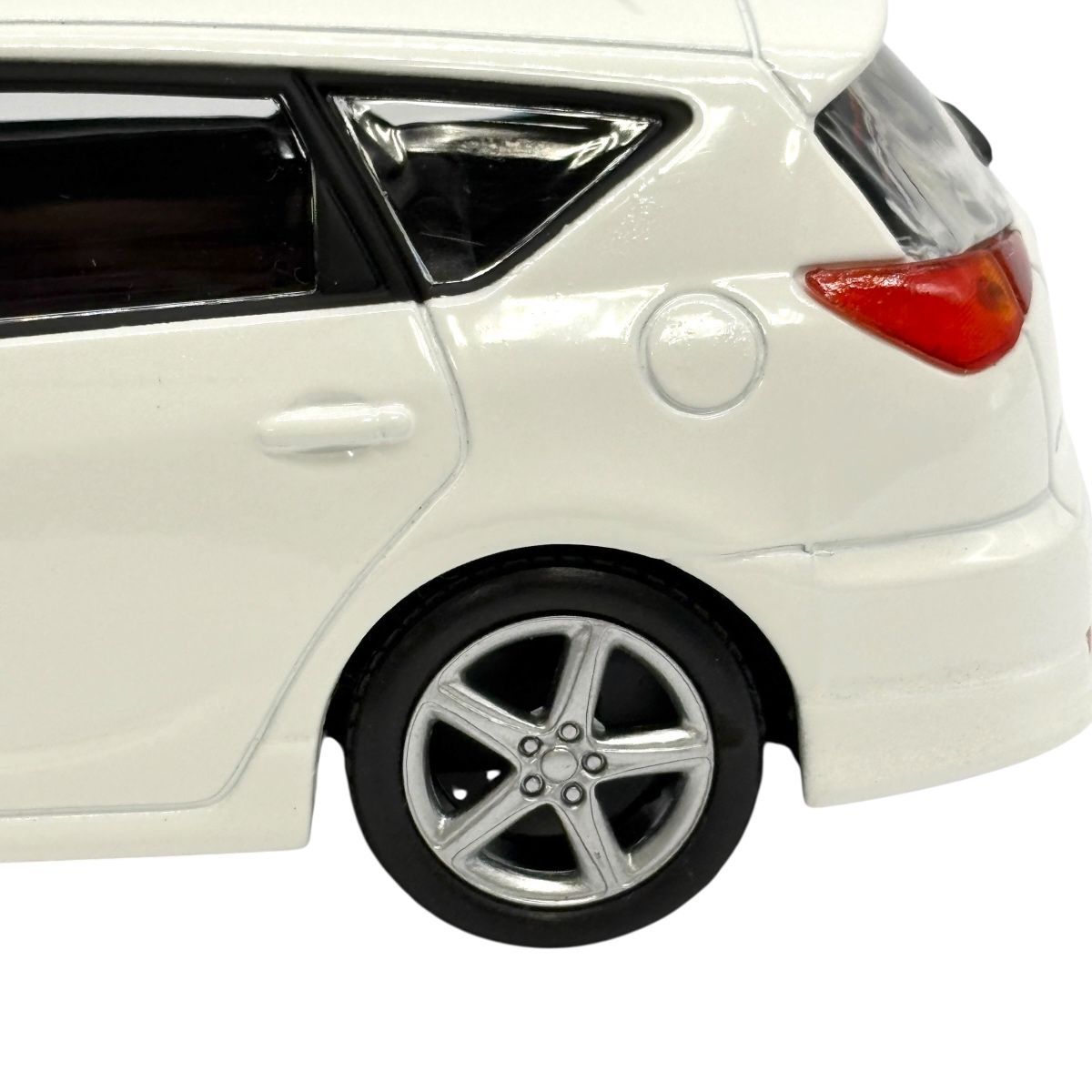 トヨタ　カルディナ TOYOTA CALDINA 1/24 スケール　ミニカー ♪0196 トヨタ カルディナ 1/24 スケール ミニカー ホワイト 中古