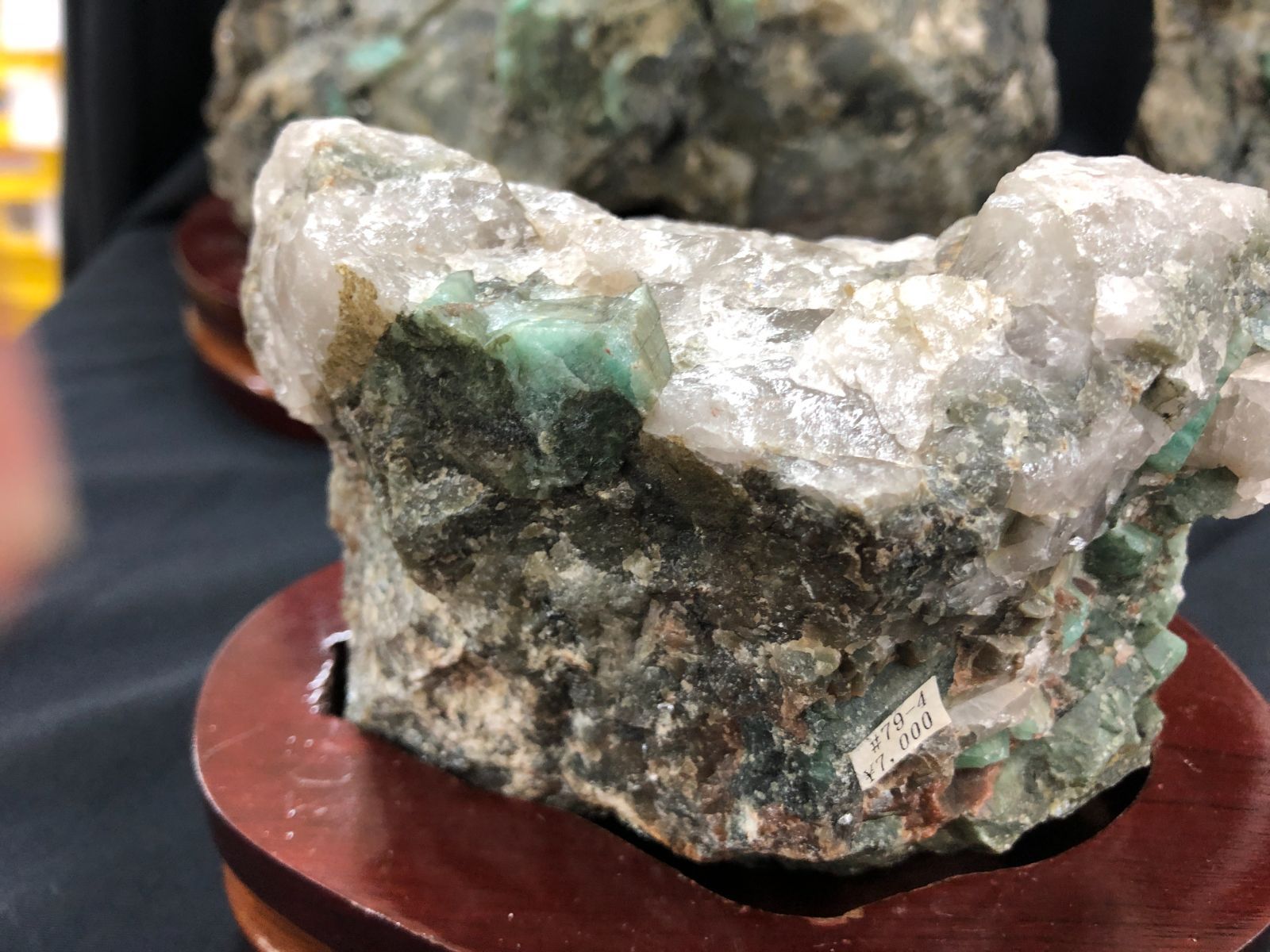  EMERALDエメラルド原石BOX 台座付き Brasil産 小型インテリア 置物 インテリア小物