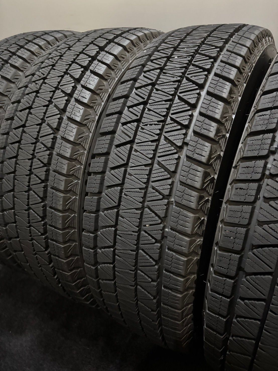 215/70R16 BRIDGESTONE/DM-V3 24年製 スタッドレス 4本 ブリヂストン ブリザック デリカ アウトランダー (南4-L366)