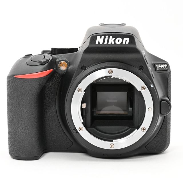 美品＞ニコン Nikon D5600 ダブルズームキット - メルカリ