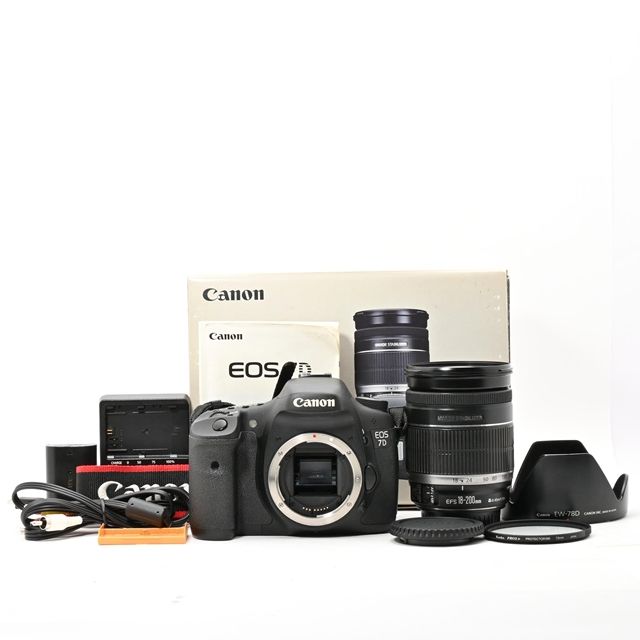 良品＞ Canon デジタル一眼レフカメラ EOS 7D レンズキット EF-S18