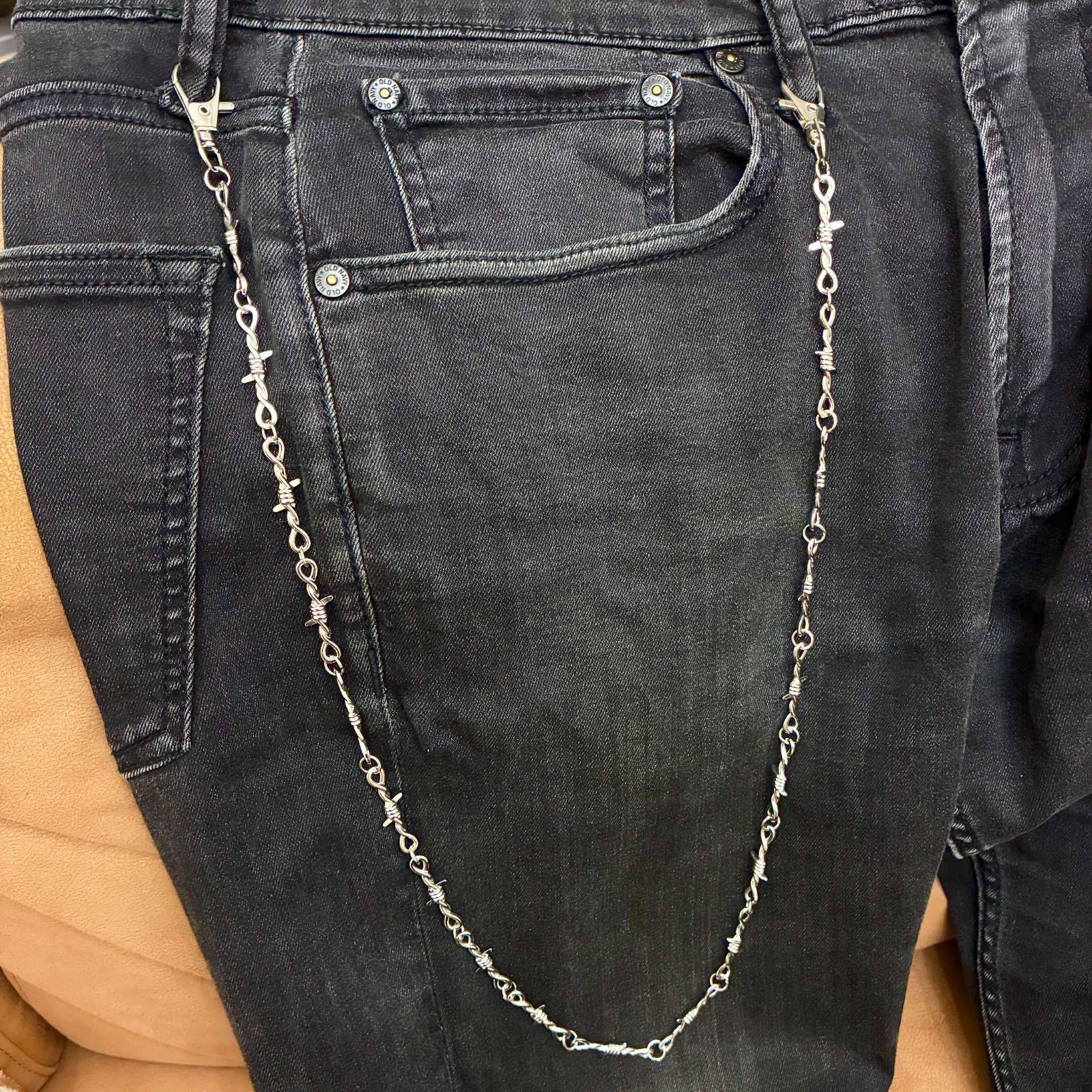 新品 有刺鉄線 トゲ ウォレットチェーン ヴィンテージ ビンテージ ファッション アクセサリー メンズ レディース ユニセックス グランジ ロック  メタル ゴシック パンク ストリートスタイル キーチェーン アメカジ シルバー ノーブランド 古着 オールド - メルカリ パンツチェーン メンズ ヴィンテージ シンプル ヒップホップ タイド アクセサリー ジーンズ ウォレットロック パンク