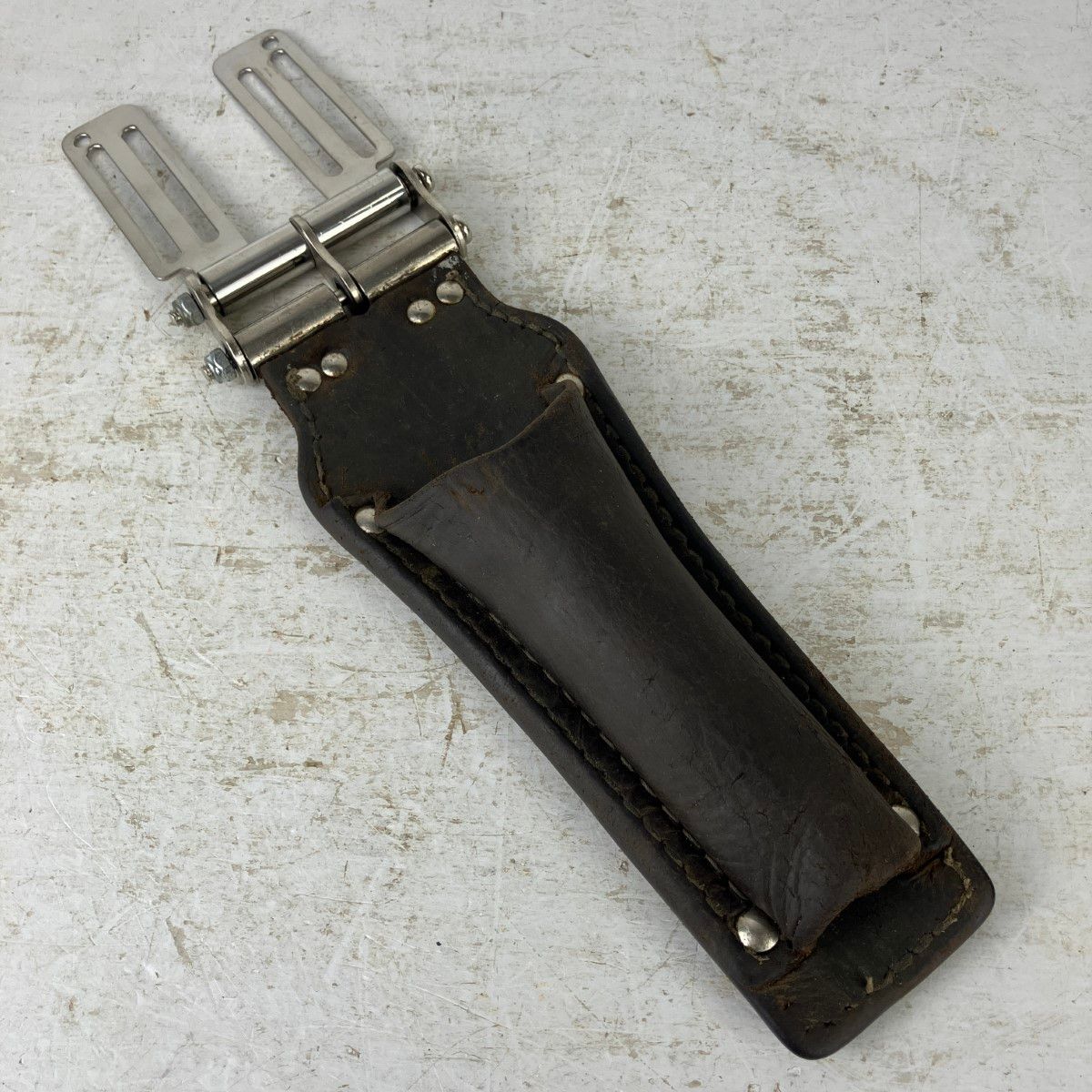 ЗЗKNICKS 工具差し 分離タイプSUSベルトループ SUS 15 2 チェーン金具付 本体型番不明 ブラウン シルバー