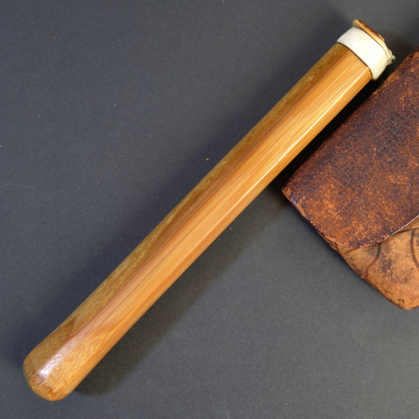 骨董逸品 【煙管 真鍮＋銀製 ／ 煙管筒 竹製 ／ 煙草入 革製 】 喫煙具