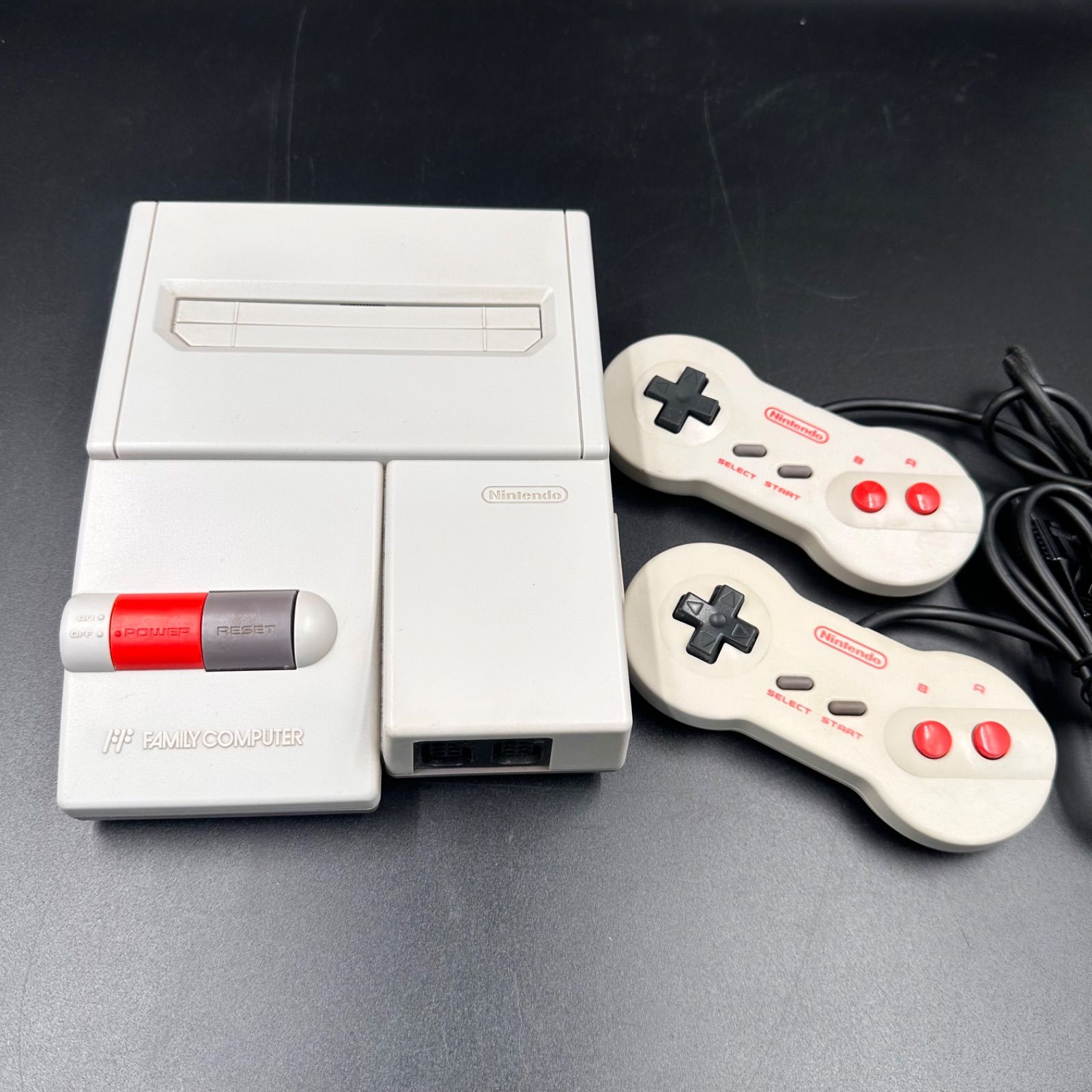 ニューファミコン本体 + コントローラー2つ ①動作OK Nintendo 任天堂 ニューファミコン 本体 コントローラー2個