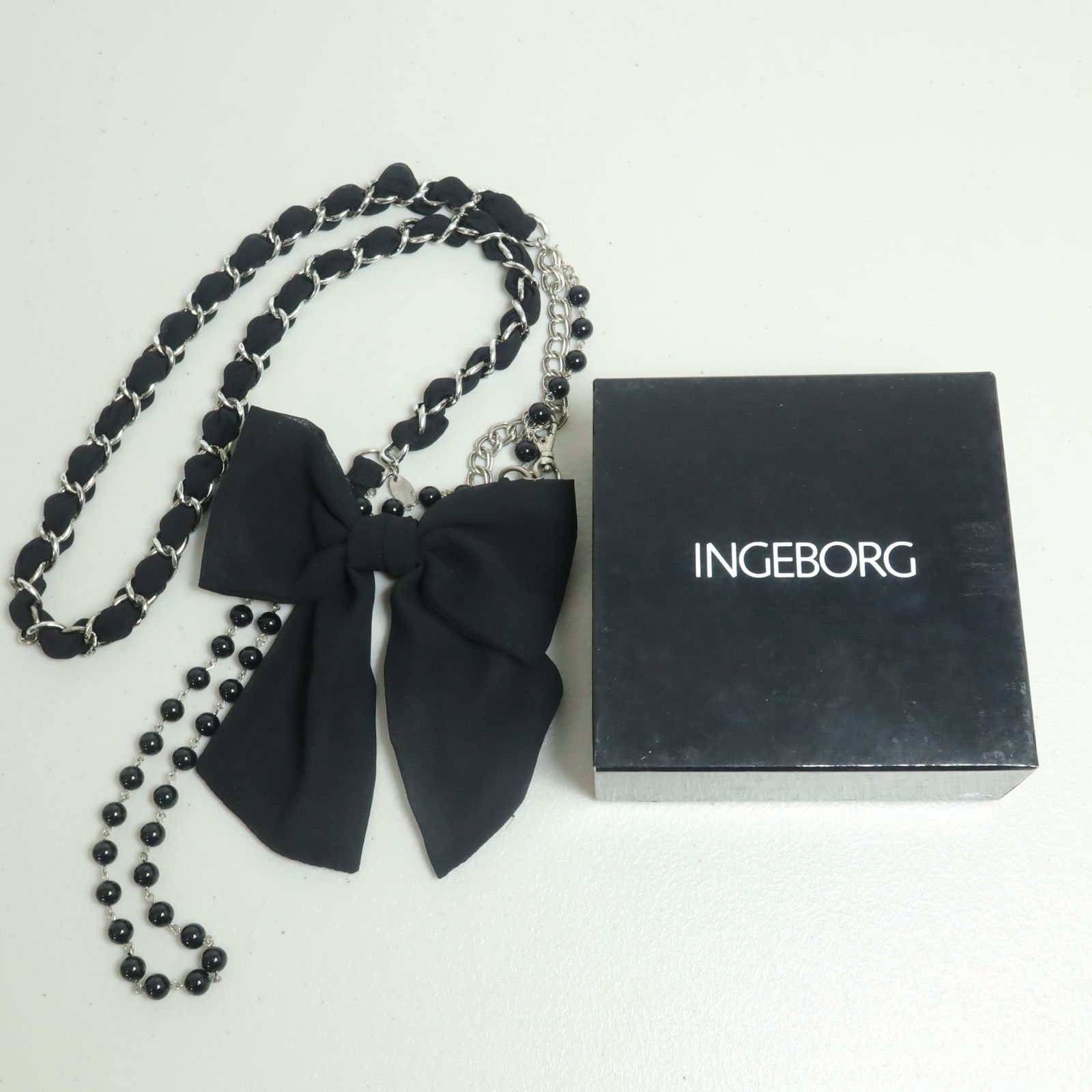 インゲボルグ ☆大人お洒落！黒リボンモチーフ チェーンベルト 黒