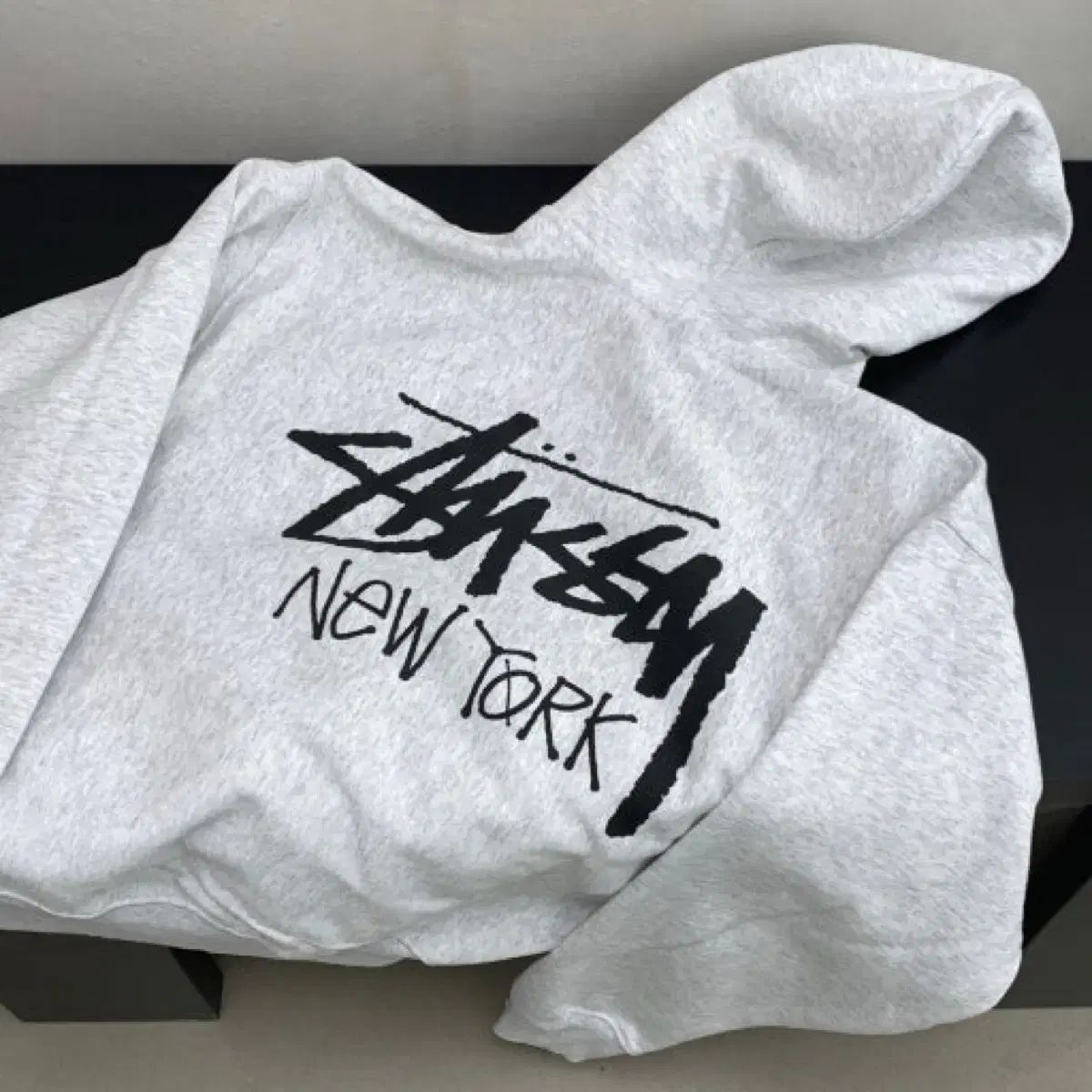 STUSSY ステューシー NEW YORK WHO Tシャツ グレー L 【公式通販】