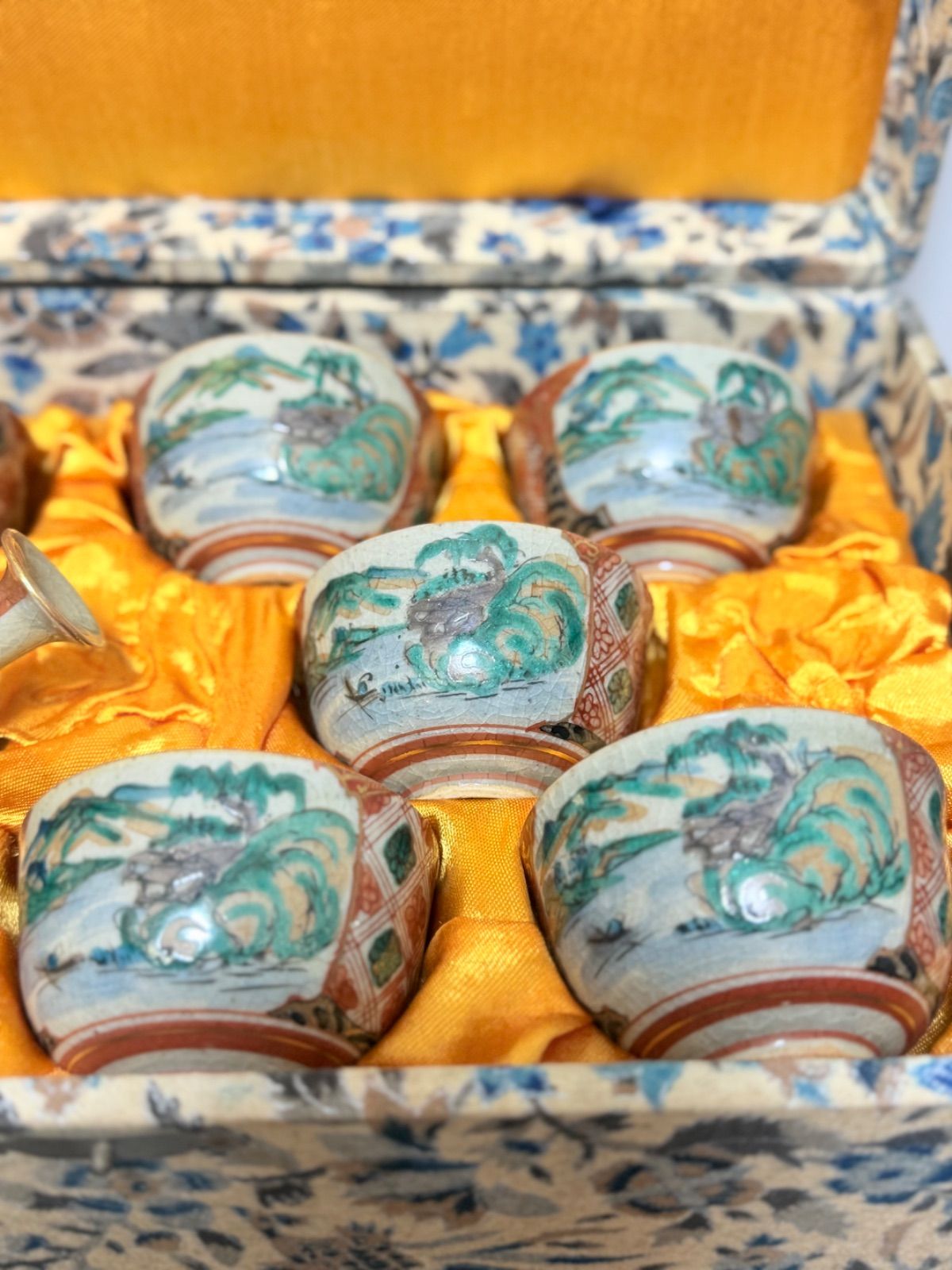 九谷焼 茶器セット 急須 湯冷し 湯呑み 5客 木箱入り 管理番号ARCI4639