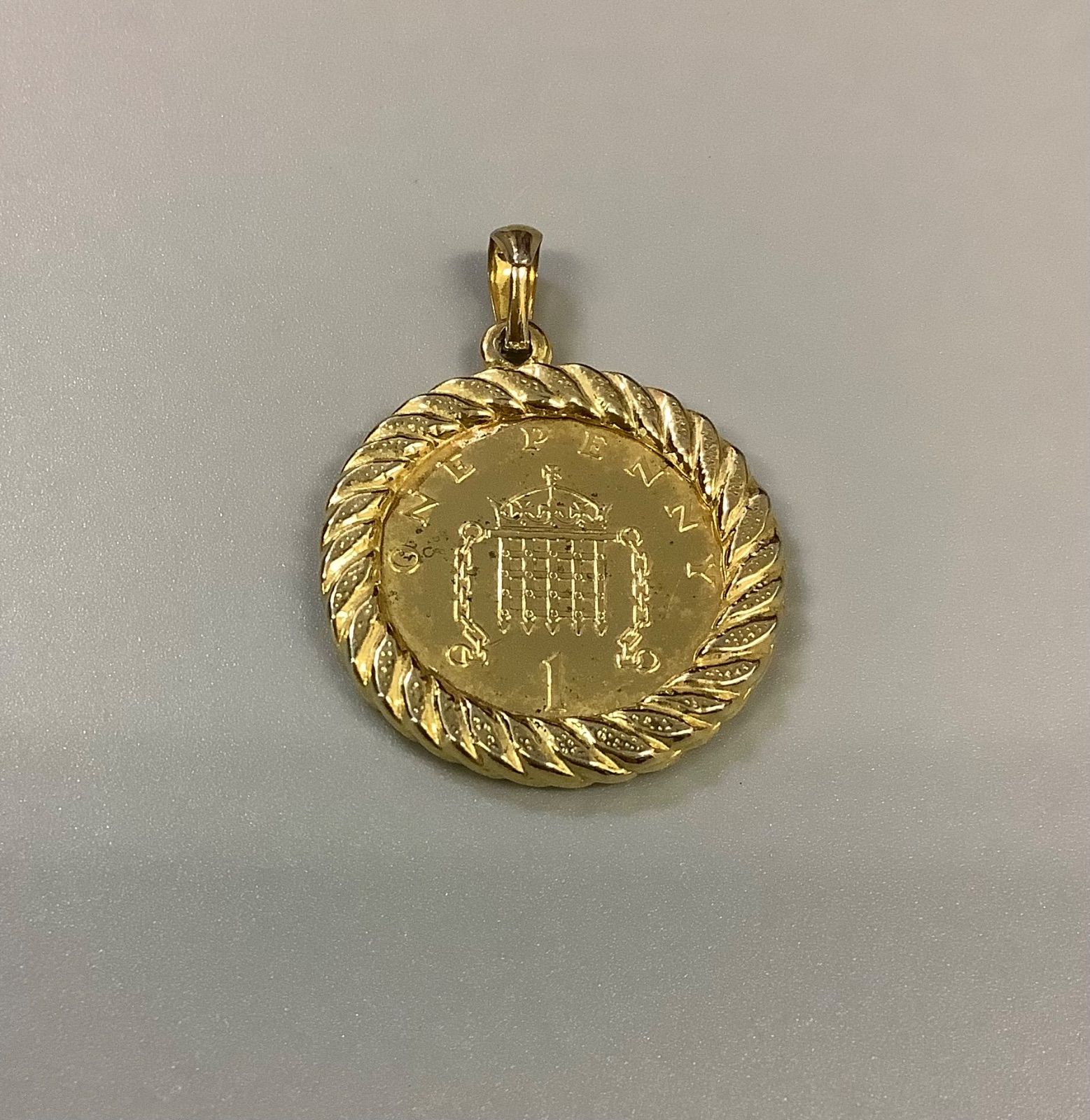 SN811 コインタイプ 1992 エリザベス2世 ペンダントトップ ネックレス