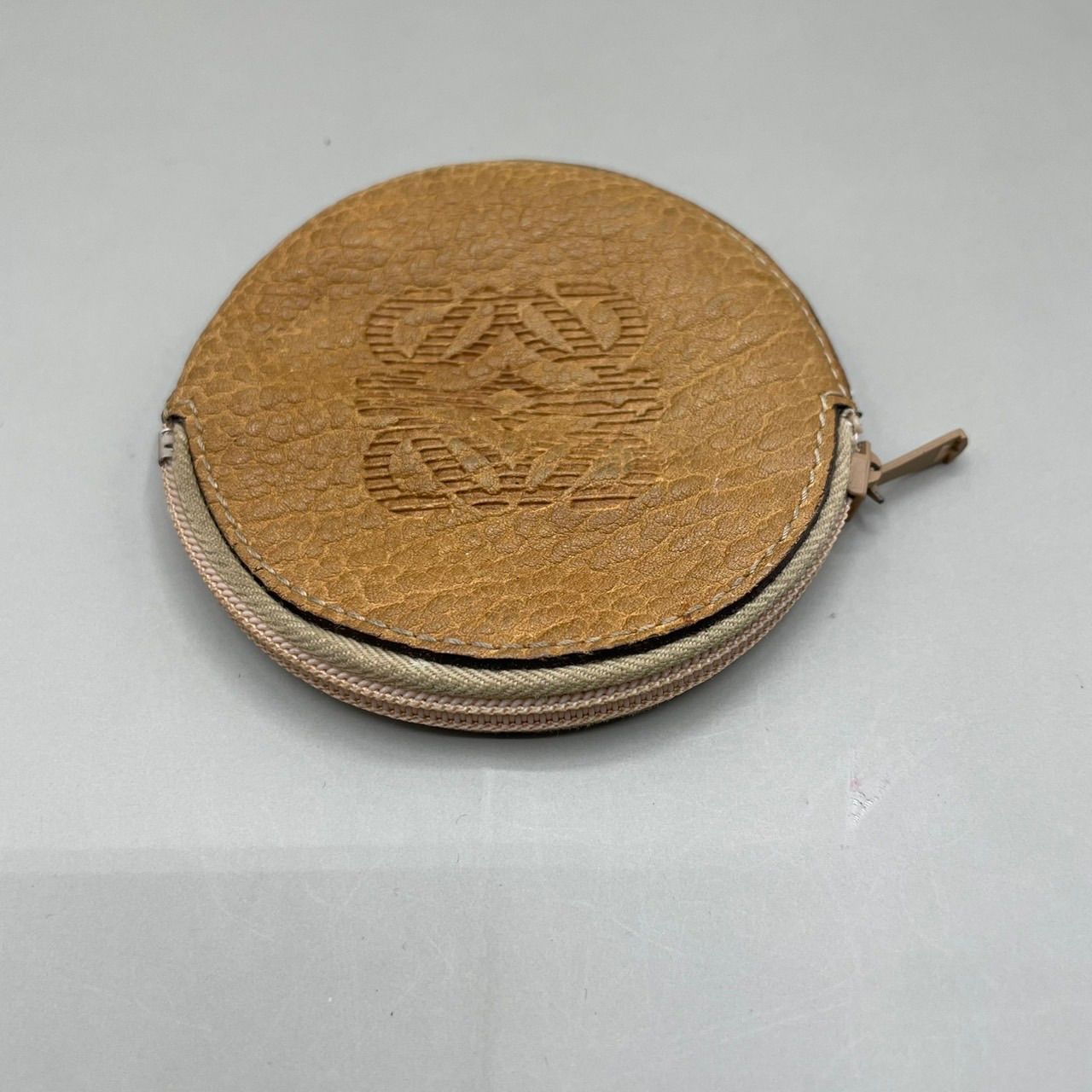 美品 LOEWE ロエベ コインケース 小銭入れ 丸型 円形 アナグラム