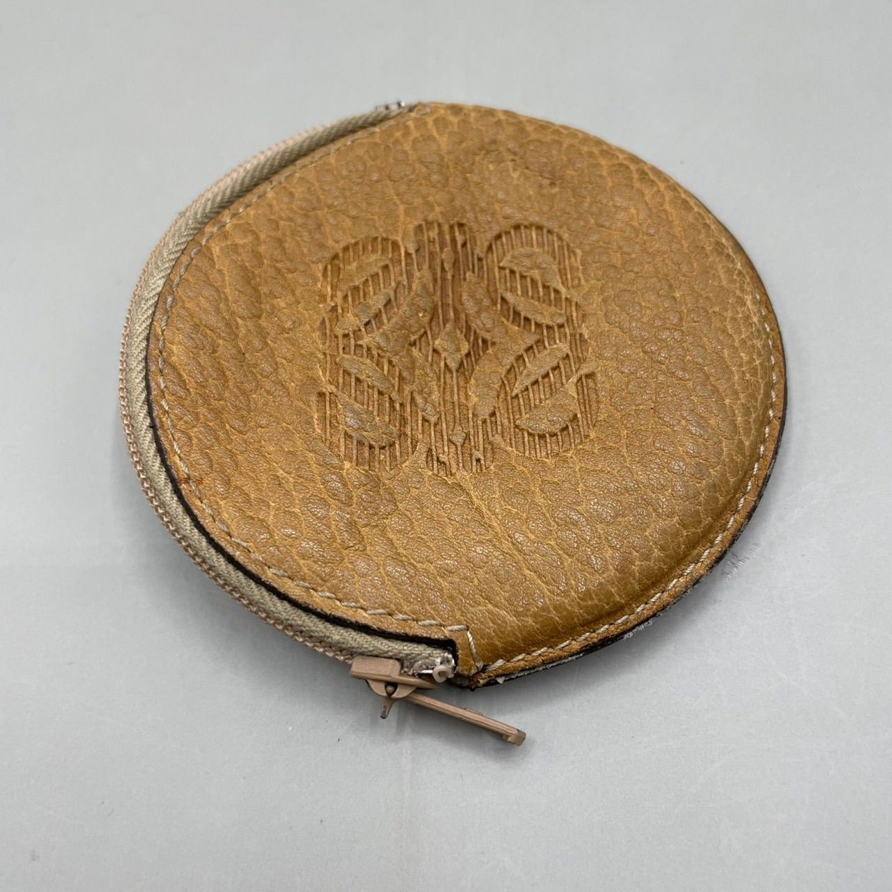 美品 LOEWE ロエベ コインケース 小銭入れ 丸型 円形 アナグラム