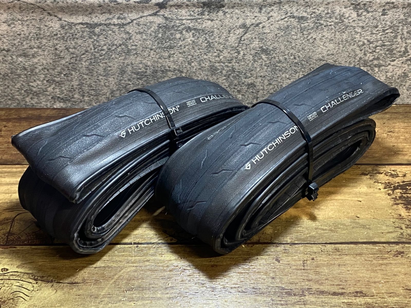 JT724 ハッチンソン HUTCHINSON チャレンジャー CHALLENGER タイヤ