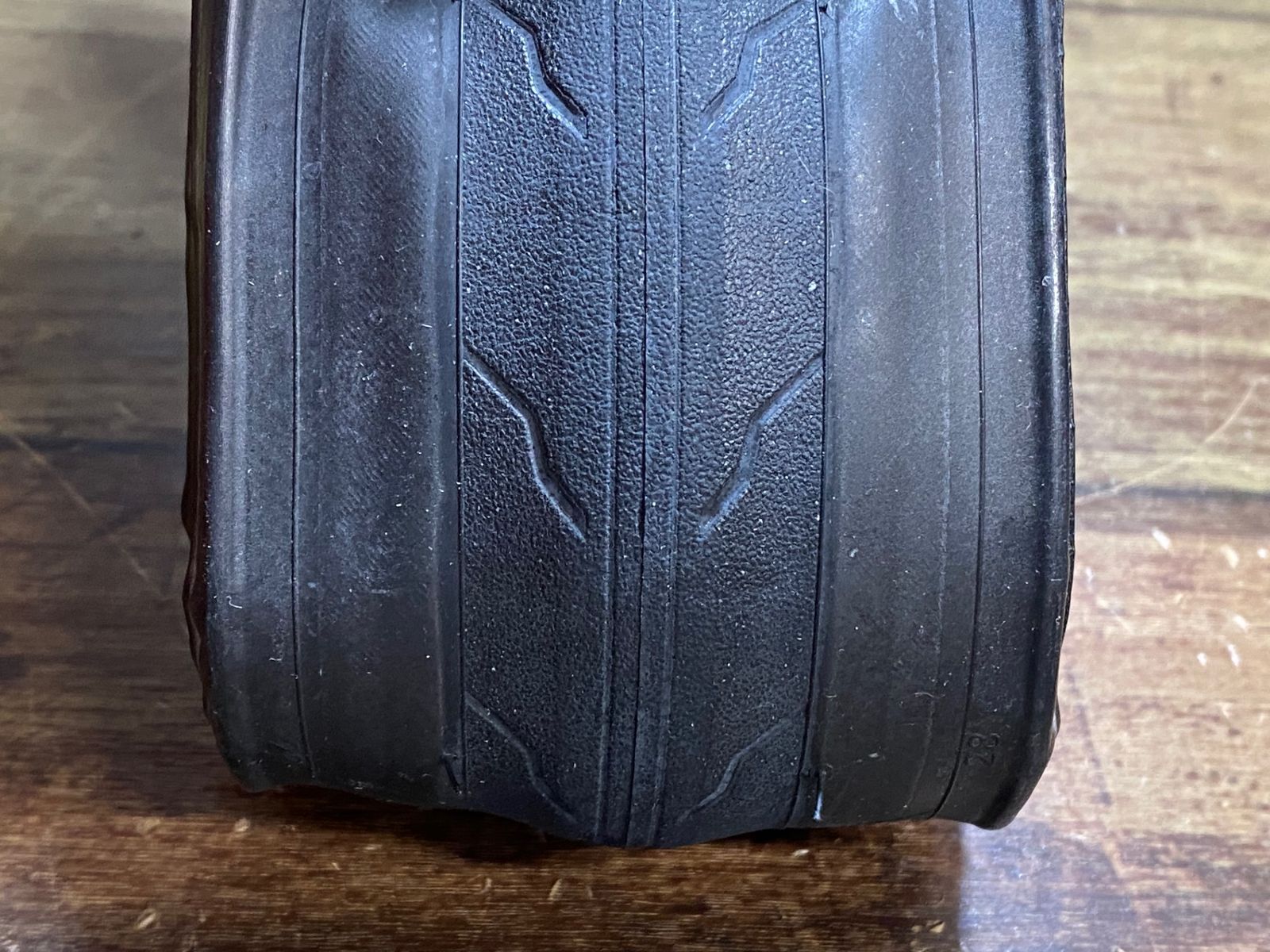 JT724 ハッチンソン HUTCHINSON チャレンジャー CHALLENGER タイヤ