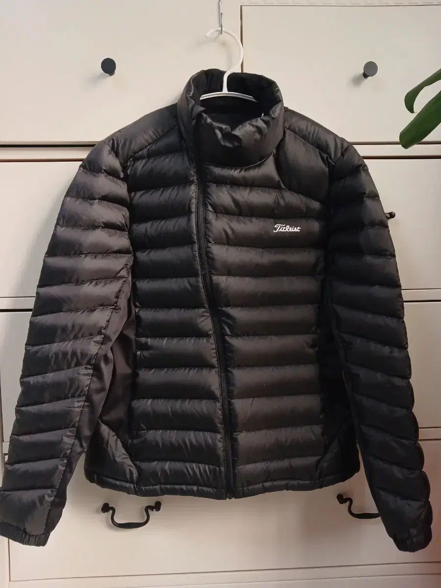 タイトリスト　セットアップ　ダウン　黒　軽量　S M Titleist (タイトリスト) レディース 軽量 ダウン (S) - メルカリ