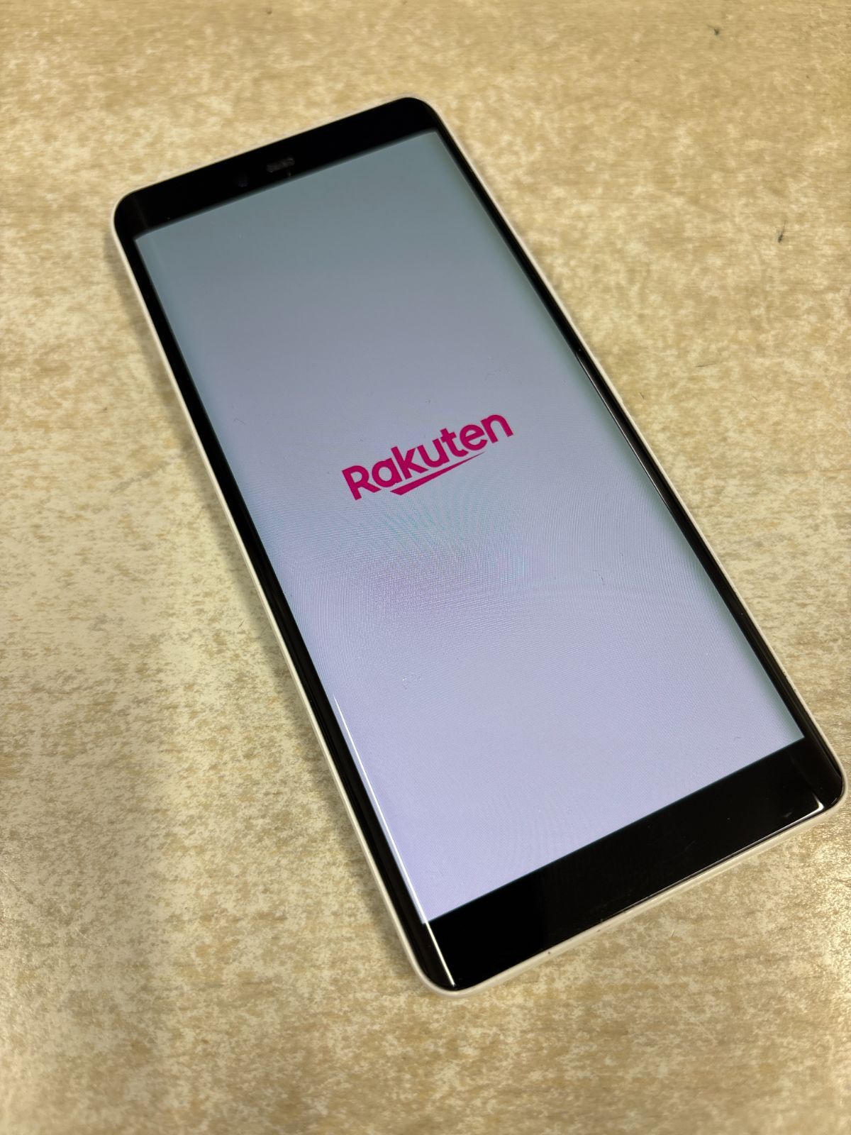 送料無料【美品】Rakuten Hand 5G P780 ホワイト 本体のみ SIMフリー