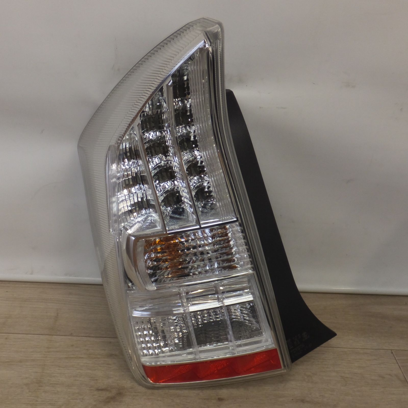 送料無料] ☆トヨタ TOYOTA 純正 プリウス ZVW30 テールライト STANLEY