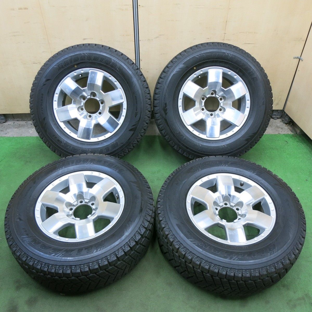 バリ溝！ほぼ10分☆トヨタ FJクルーザー 純正 265/70R17 スタッドレス