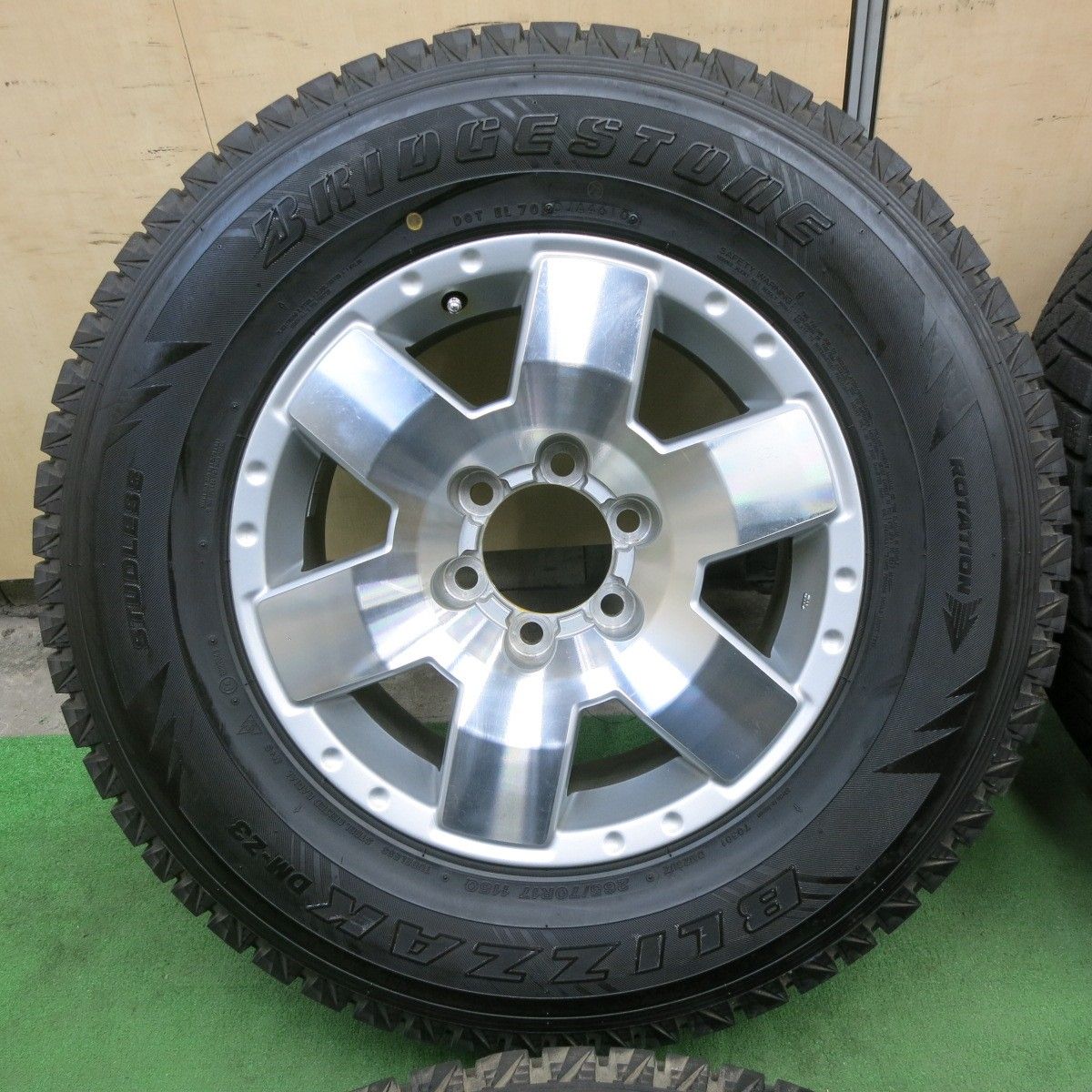バリ溝！ほぼ10分☆トヨタ FJクルーザー 純正 265/70R17 スタッドレス 