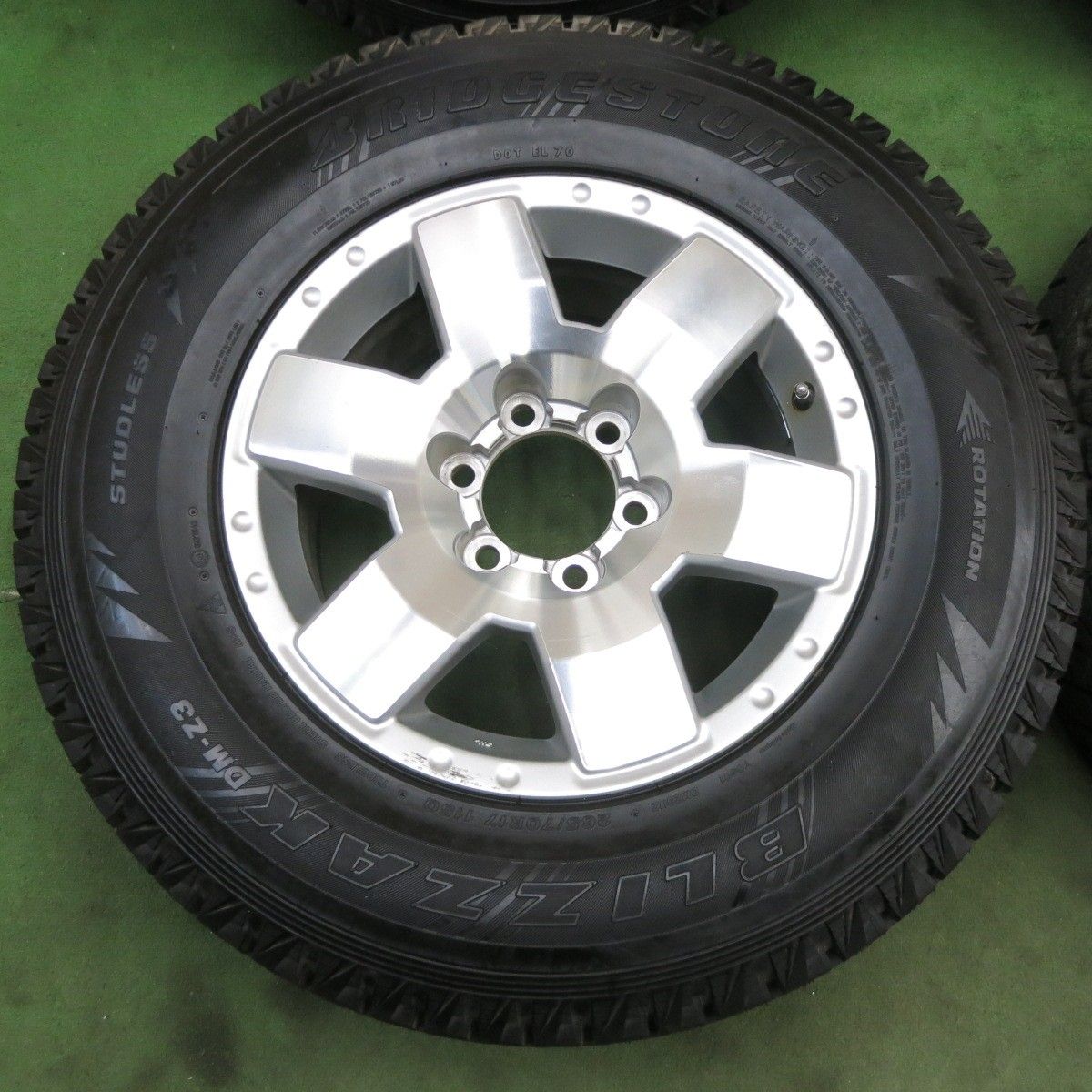 バリ溝！ほぼ10分☆トヨタ FJクルーザー 純正 265/70R17 スタッドレス 