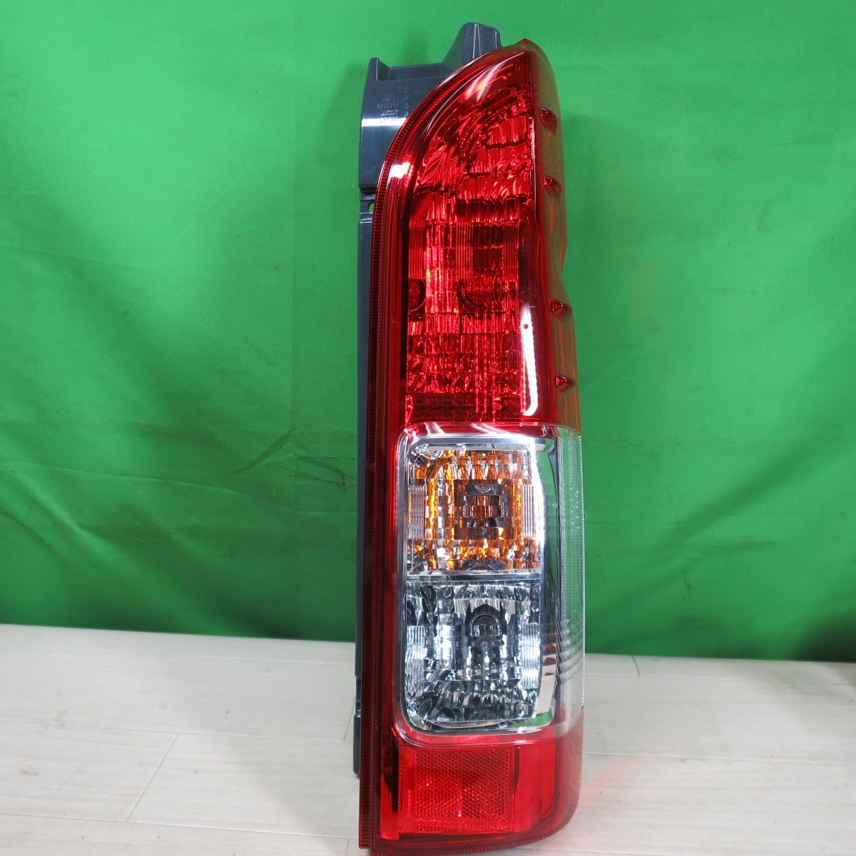 送料無料] 新車外し☆トヨタ 200系 ハイエース 4型 5型 6型 7型 純正