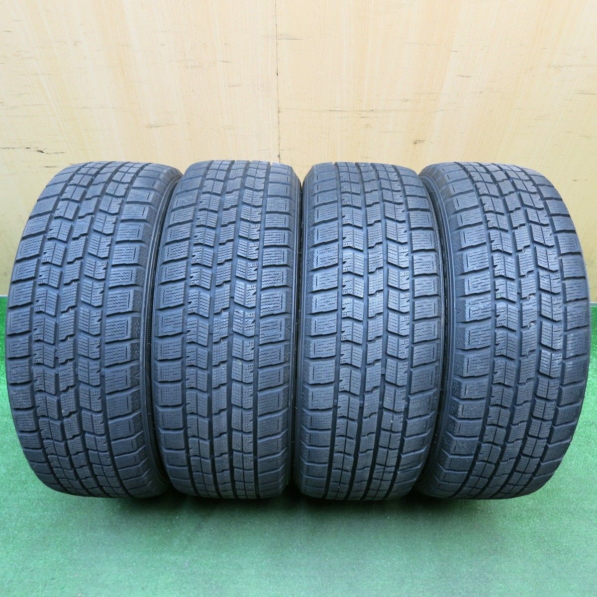 ほぼ未使用！キレイ☆LOXARNY SPORT BADX 215/50R17 スタッドレス