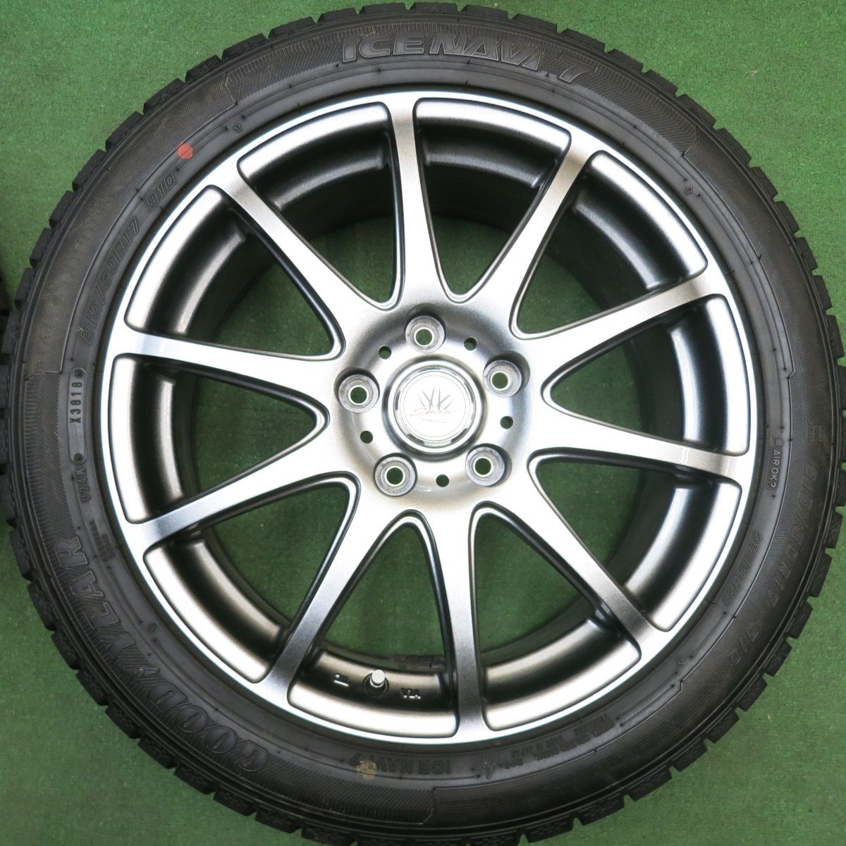 ほぼ未使用！キレイ☆LOXARNY SPORT BADX 215/50R17 スタッドレス