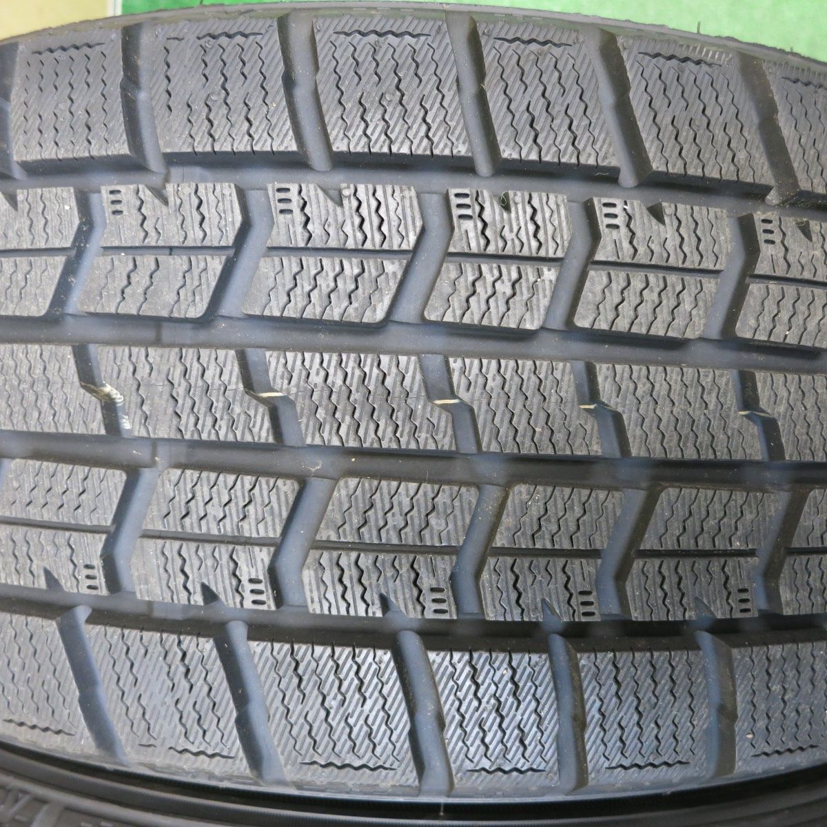 ほぼ未使用！キレイ☆LOXARNY SPORT BADX 215/50R17 スタッドレス