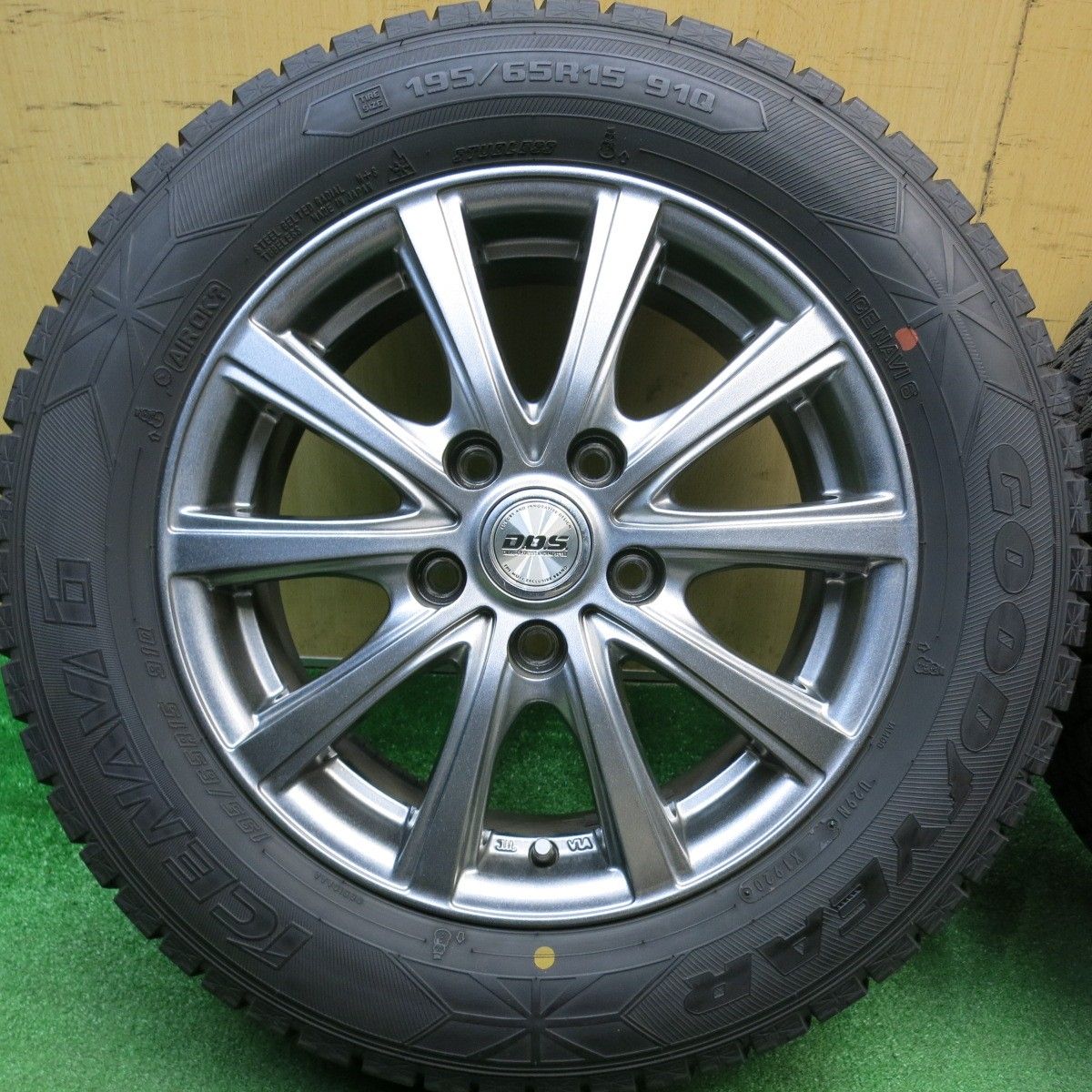 バリ溝！キレイ！8.5分☆スタッドレス 195/65R15 グッドイヤー アイス
