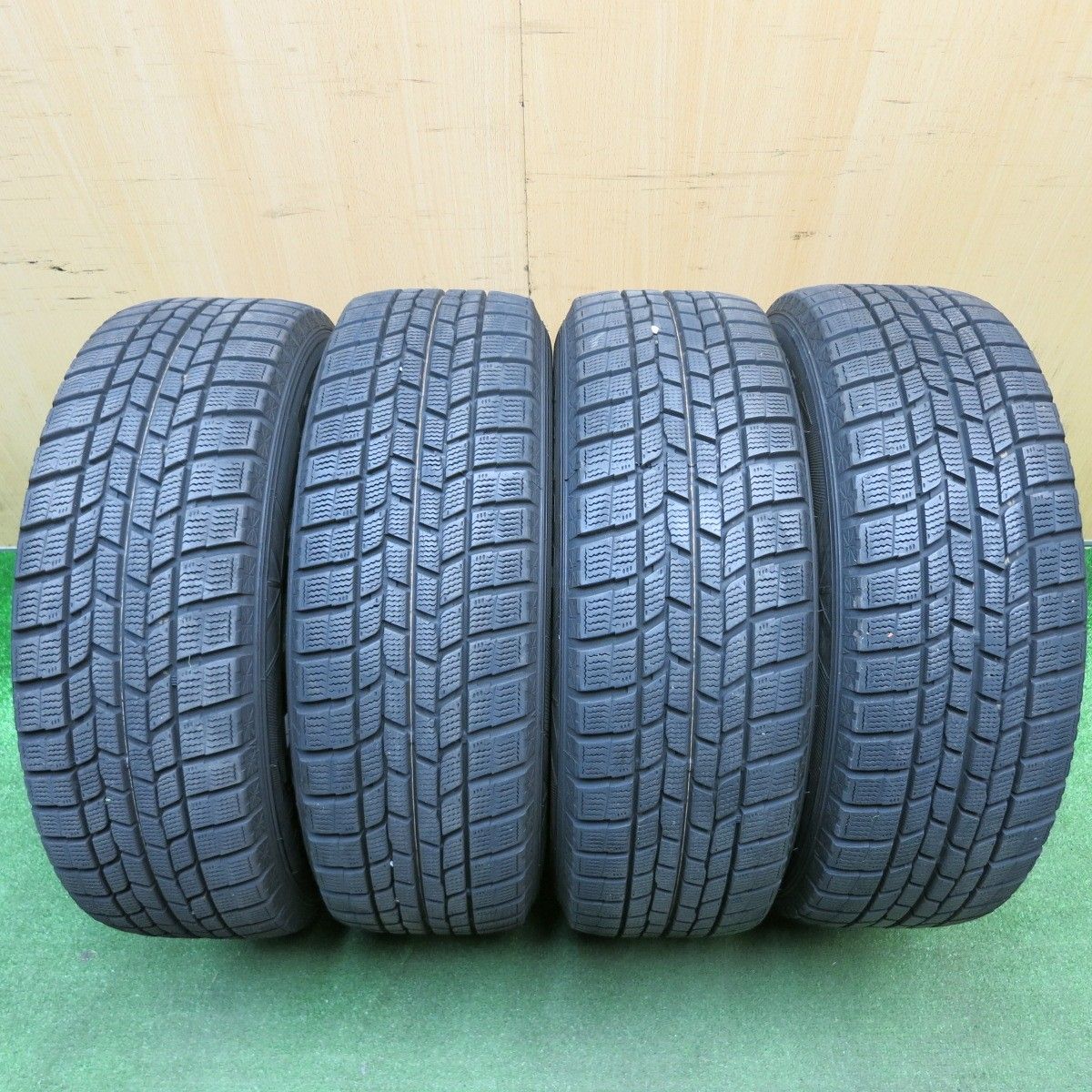 バリ溝！キレイ！8.5分☆スタッドレス 195/65R15 グッドイヤー アイス
