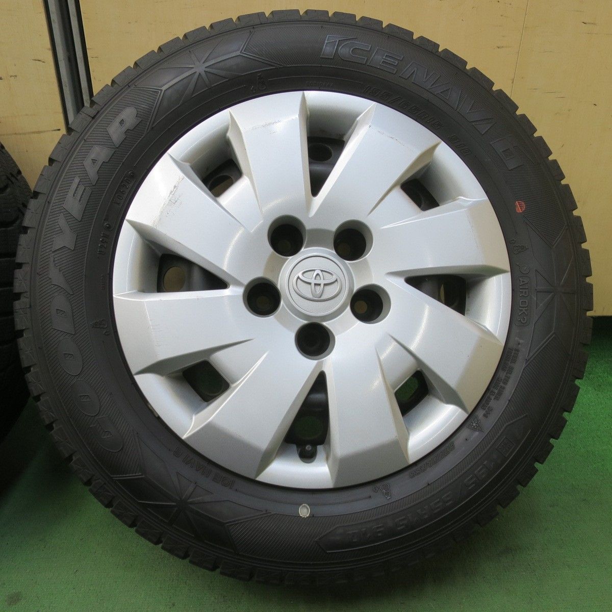 195/65R15 バリ溝　スタッドレスアルミセット 美品　トヨタ純正ナット対応 バリ溝！9分☆トヨタ カローラ ルミオン 純正 スチール 195/65R15