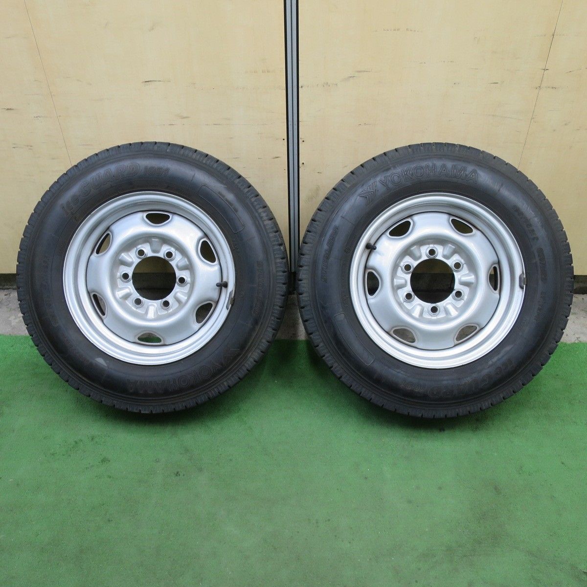 車 バリ溝！キレイ！8.5分！2本☆スタッドレス 195/75R15 109/107L 