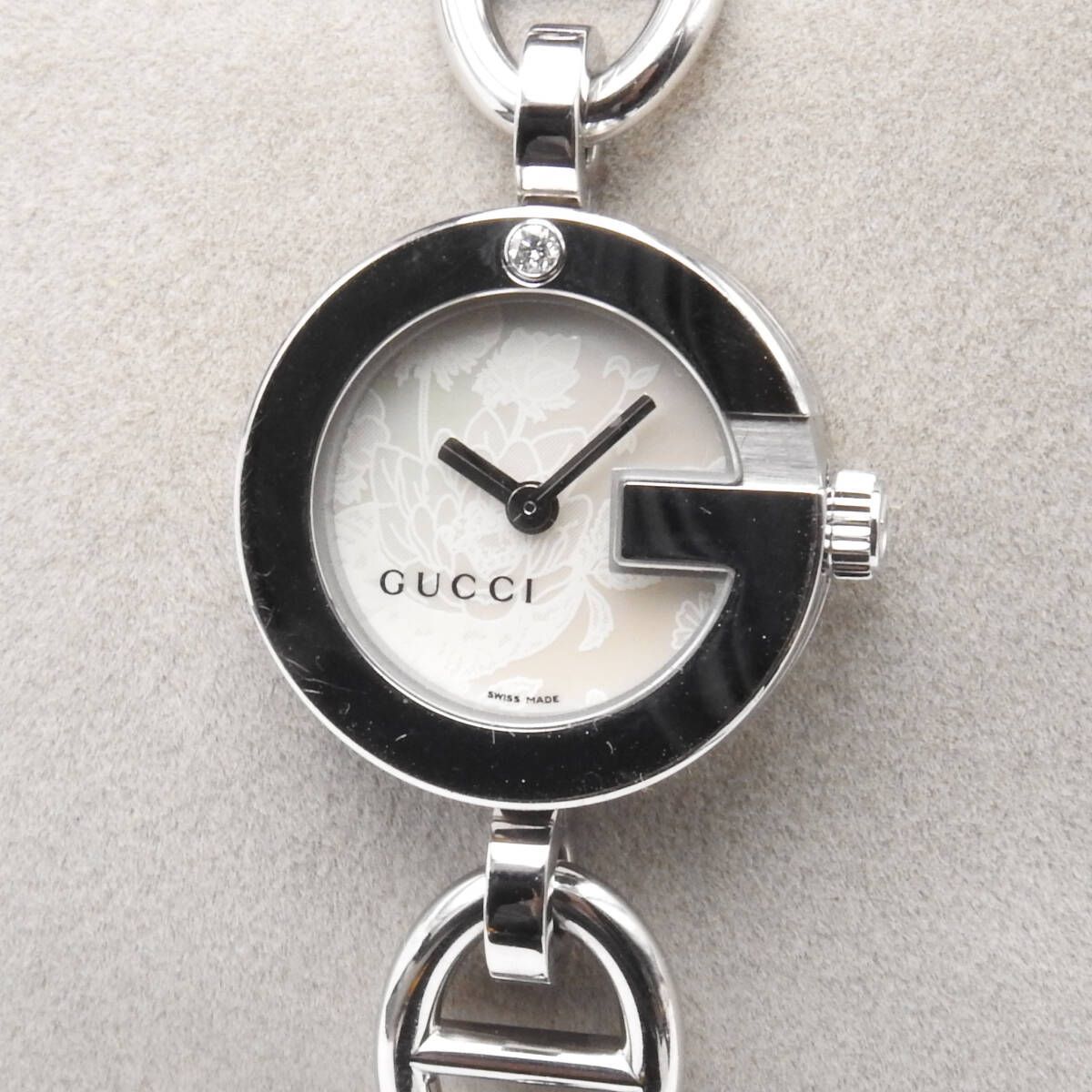 GUCCI グッチ Gチャーム ブレスウォッチ 腕時計 107 クオーツ ホワイト