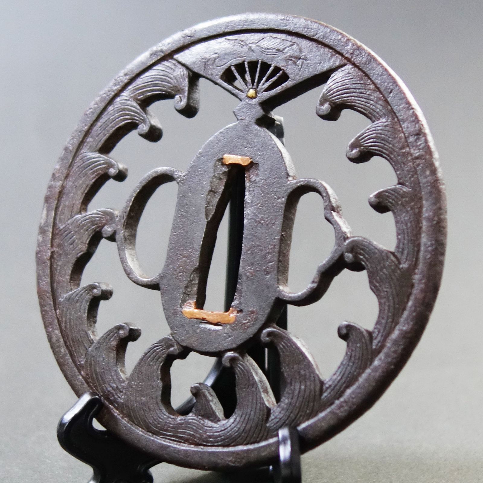 骨董逸品【扇の的透鍔 鉄地】(鍔箱付き) 日本刀 刀装具 鍔 鐔 武具