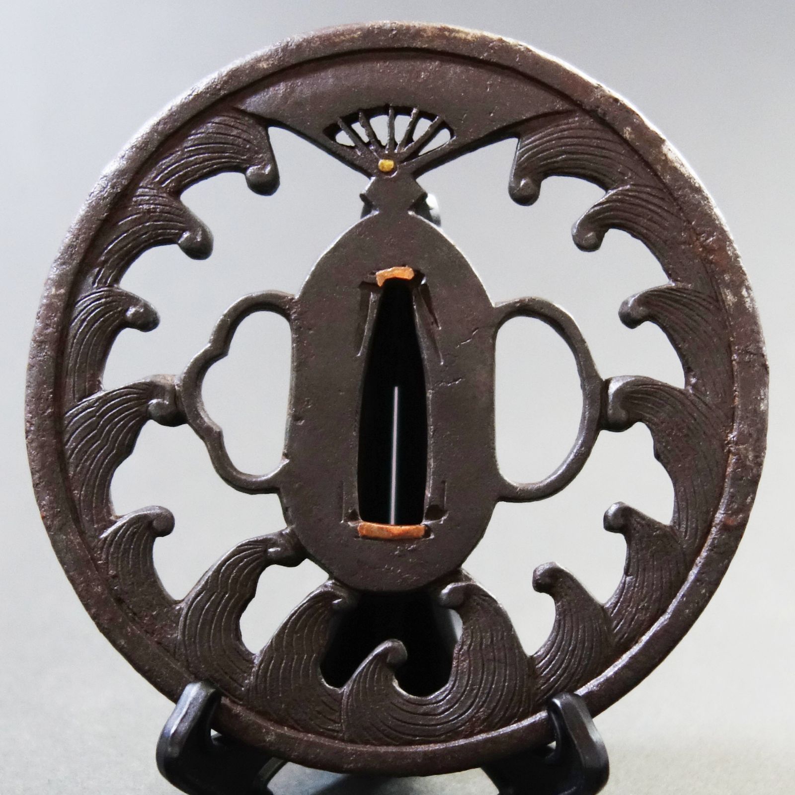 骨董逸品【扇の的透鍔 鉄地】(鍔箱付き) 日本刀 刀装具 鍔 鐔 武具