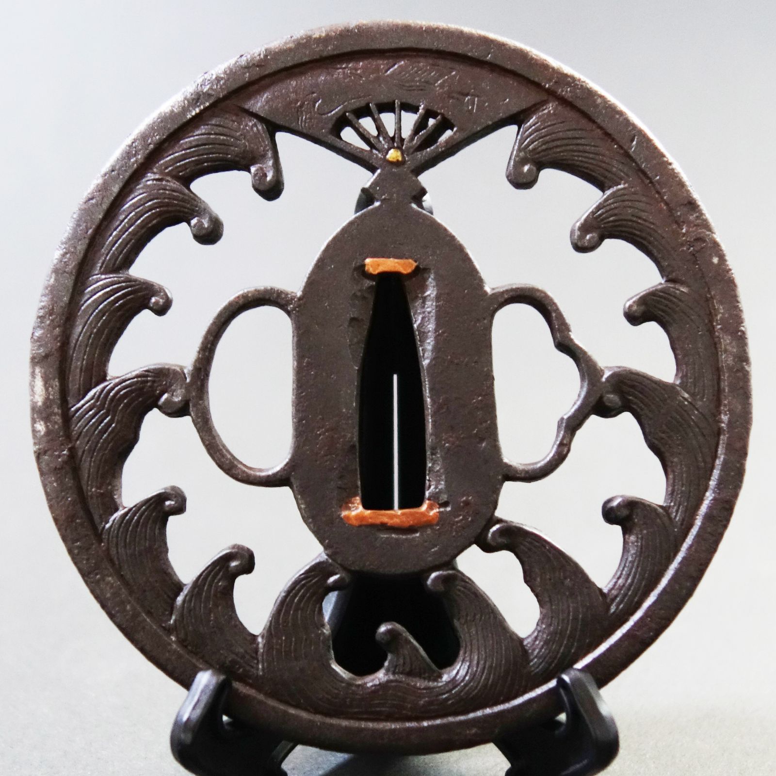 骨董逸品【扇の的透鍔 鉄地】(鍔箱付き) 日本刀 刀装具 鍔 鐔 武具