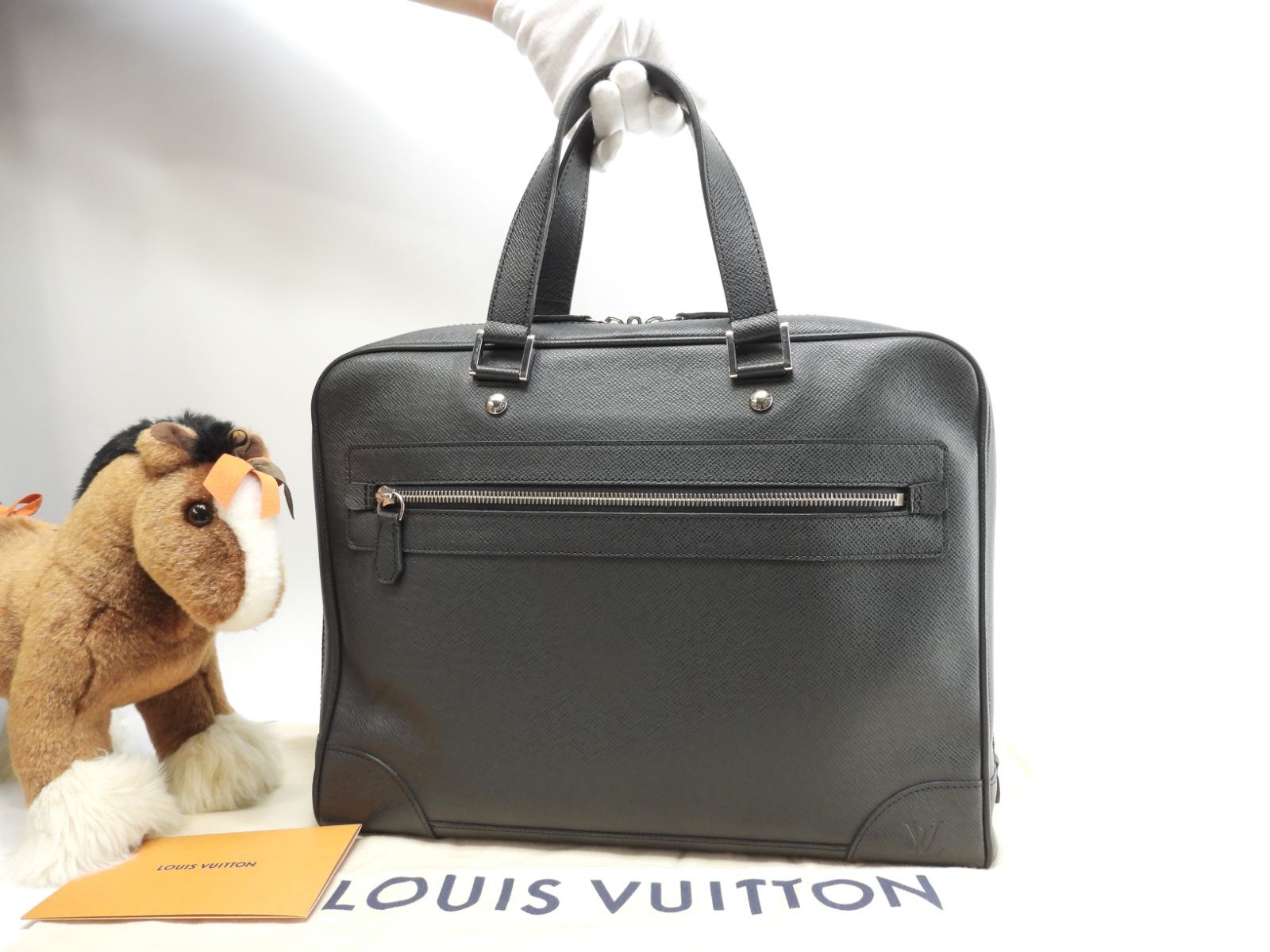 Louis Vuitton Igor M31172 Taiga Black Briefcase Good Condition Document Bag @CE2058