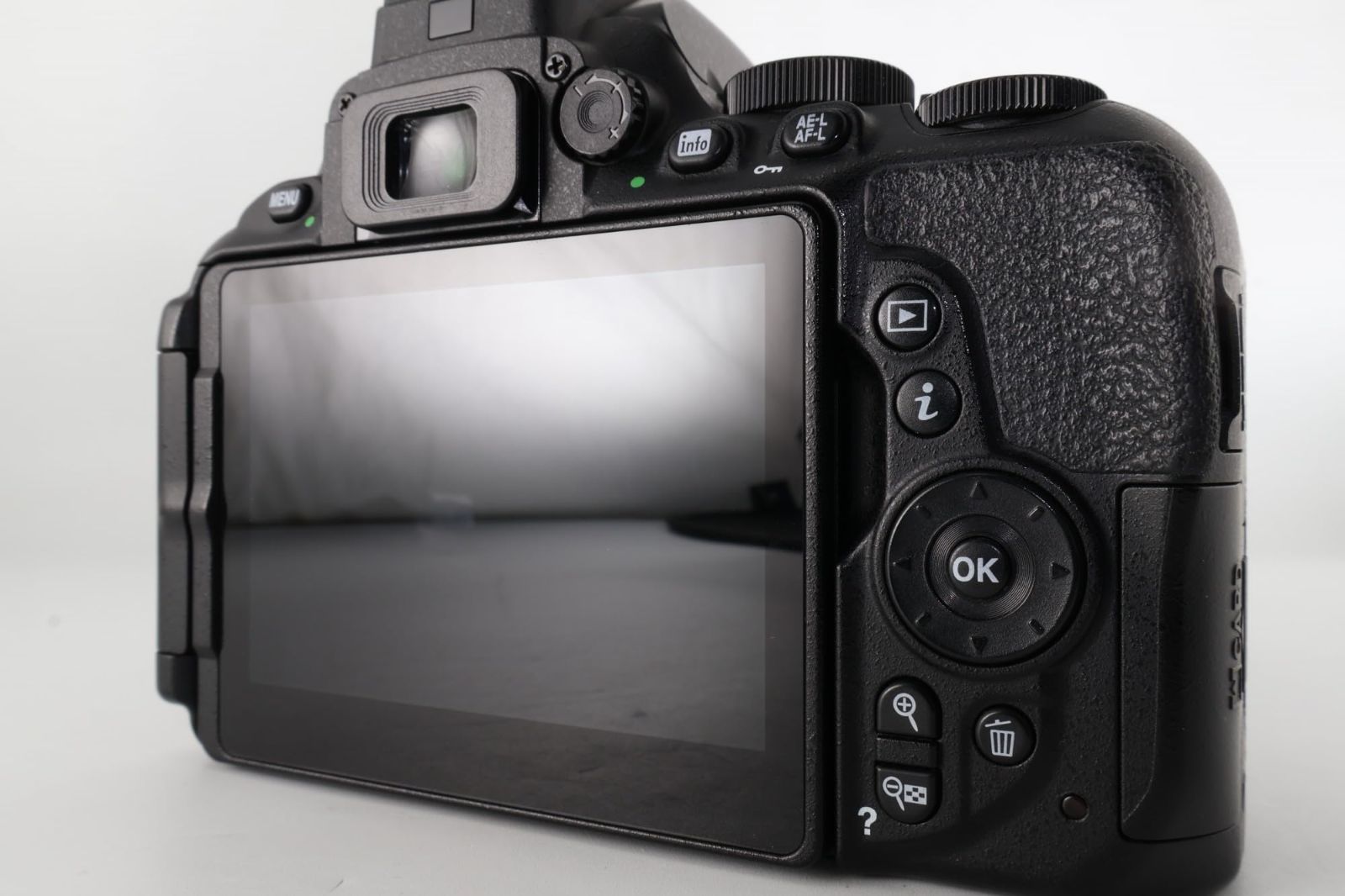 Nikon デジタル一眼レフカメラ D5600 18-140 VR レンズキット ブラック