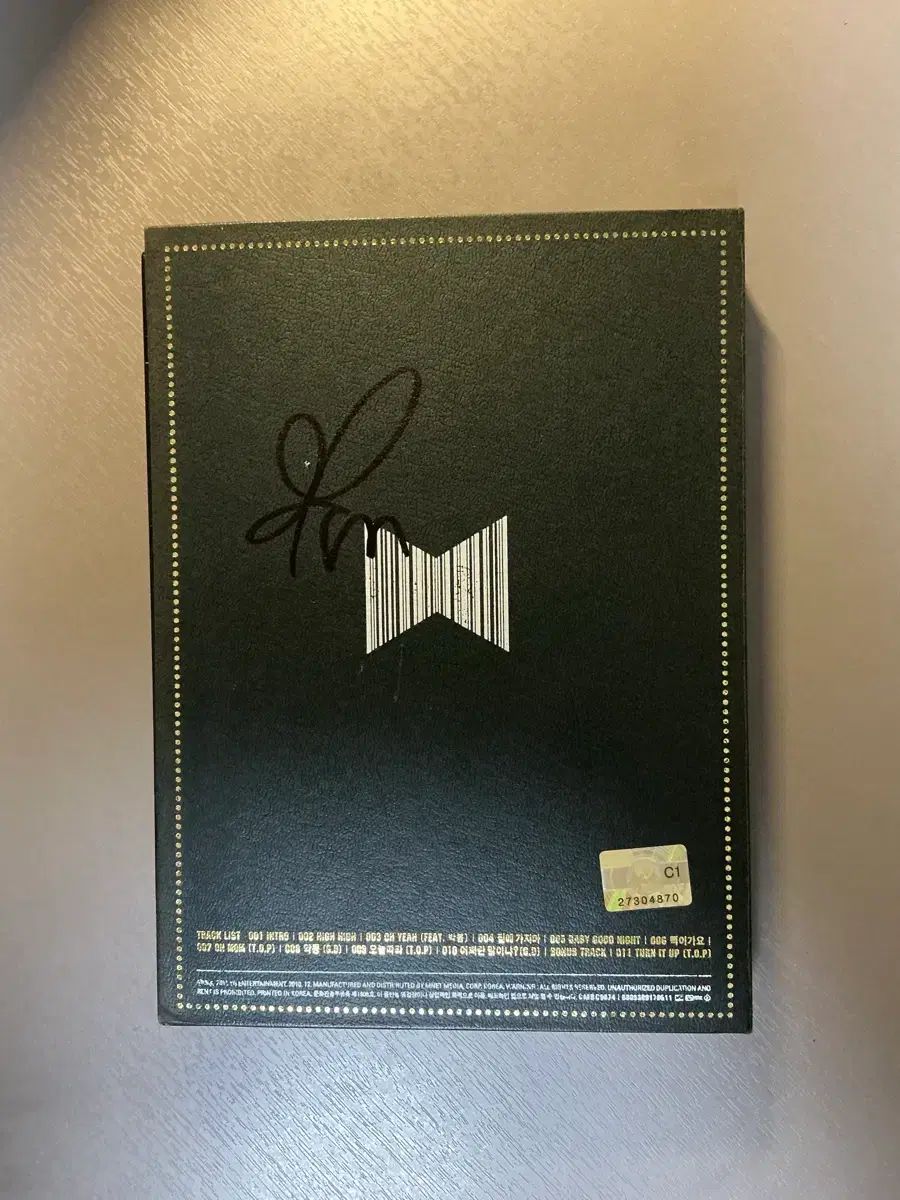 G-DRAGON & TOP サイン入り アルバム - メルカリ