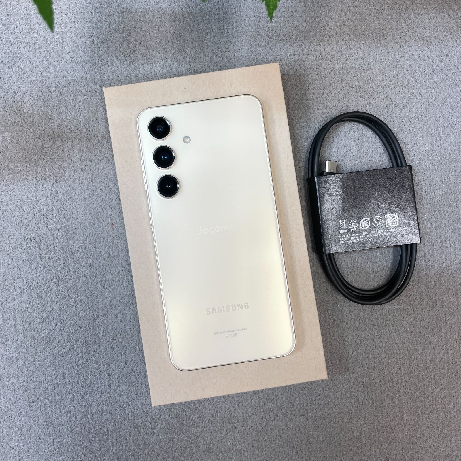 新品同様Samsung Galaxy S24 イエロー256GB 国内SIMフリー 送料無料