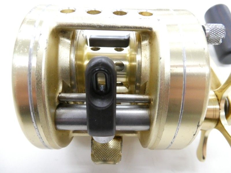 シマノ カルカッタ 201XT (04-8412150005) - メルカリ