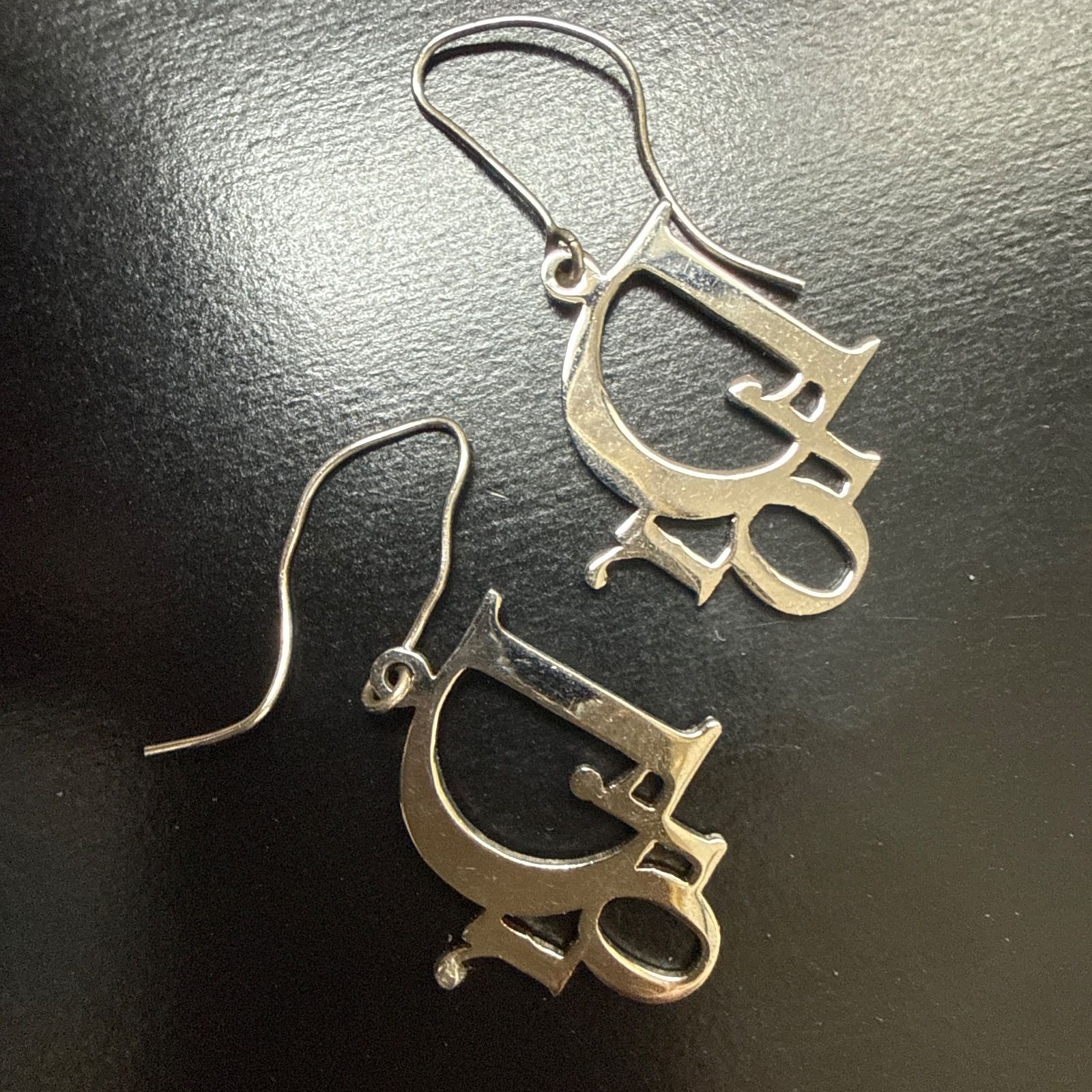 Christian Dior クリスチャンディオール Diorロゴフックピアス